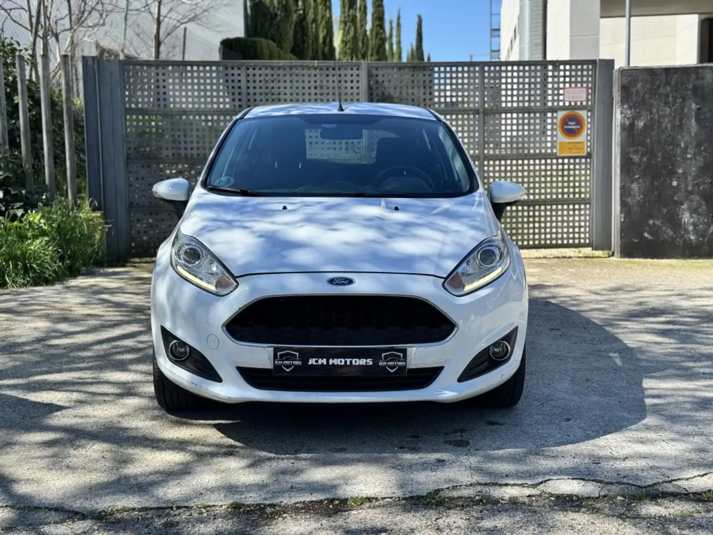 Ford Fiesta 1.25 Trend 82 Blanc - 1