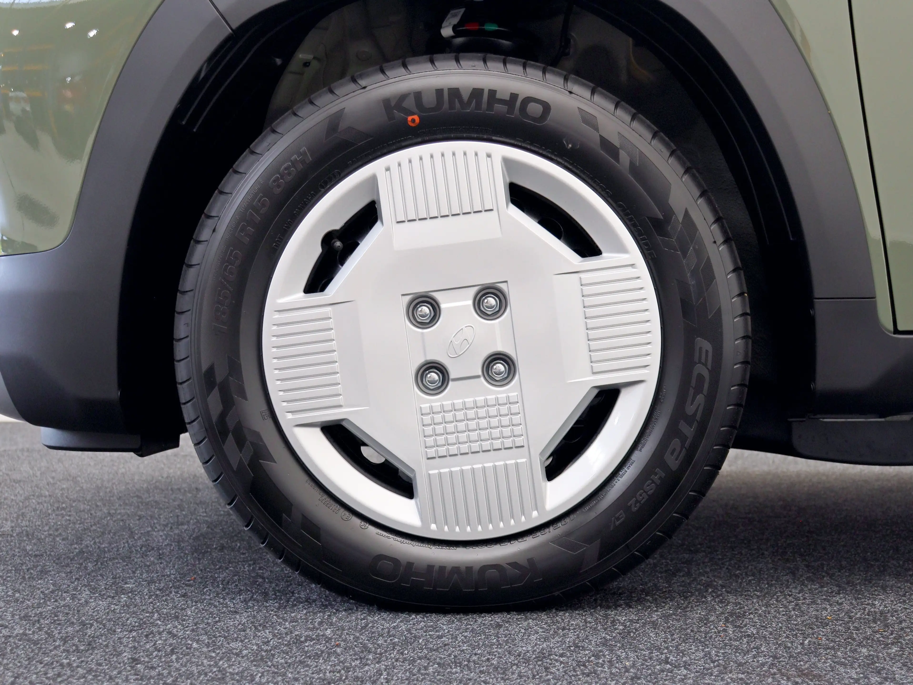 Hyundai Inster Electric 49 kWh E-Motion (Tomboy Khaki) — photo 6