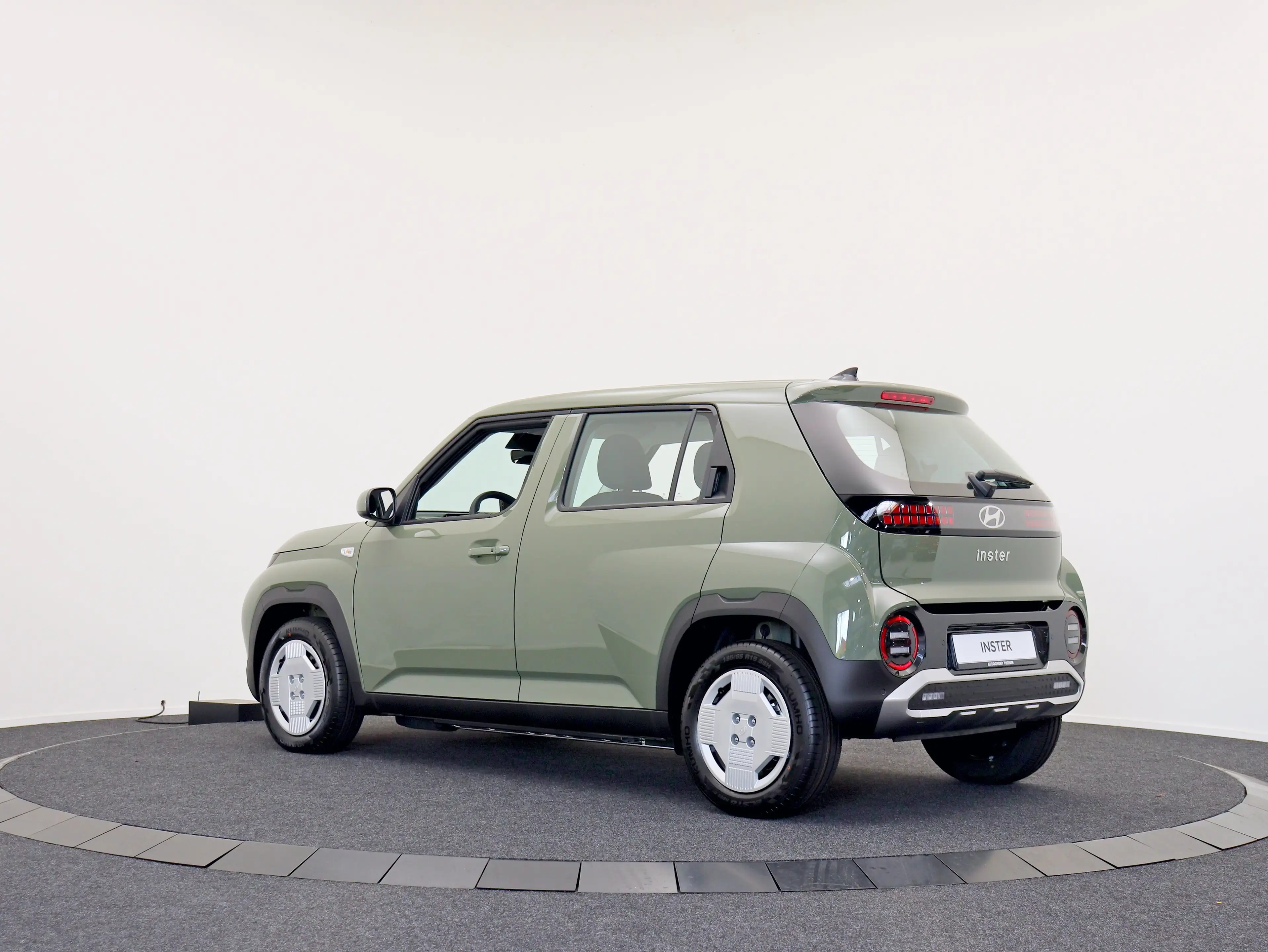 Hyundai Inster Electric 49 kWh E-Motion (Tomboy Khaki) — photo 7