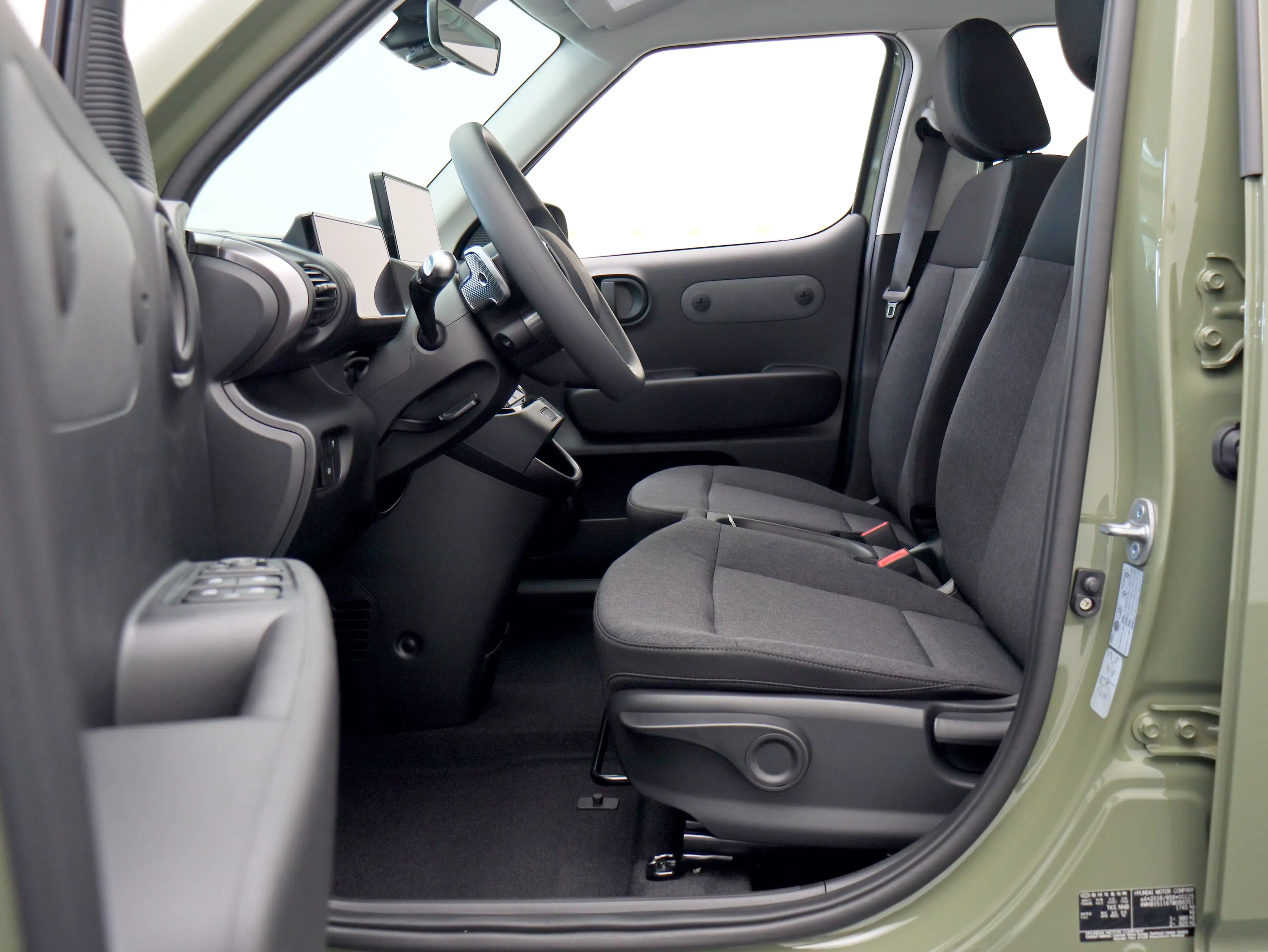 Hyundai Inster Electric 49 kWh E-Motion (Tomboy Khaki) — photo 12