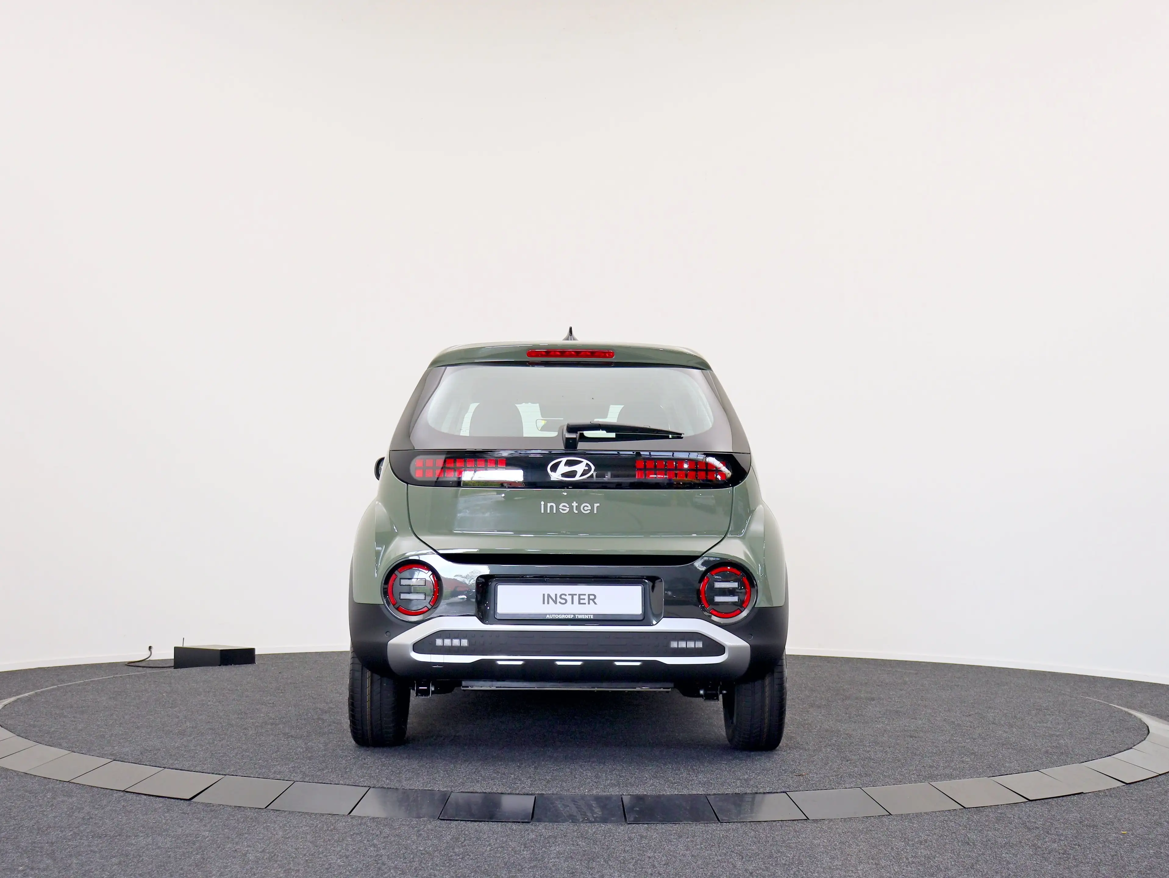 Hyundai Inster Electric 49 kWh E-Motion (Tomboy Khaki) — photo 8