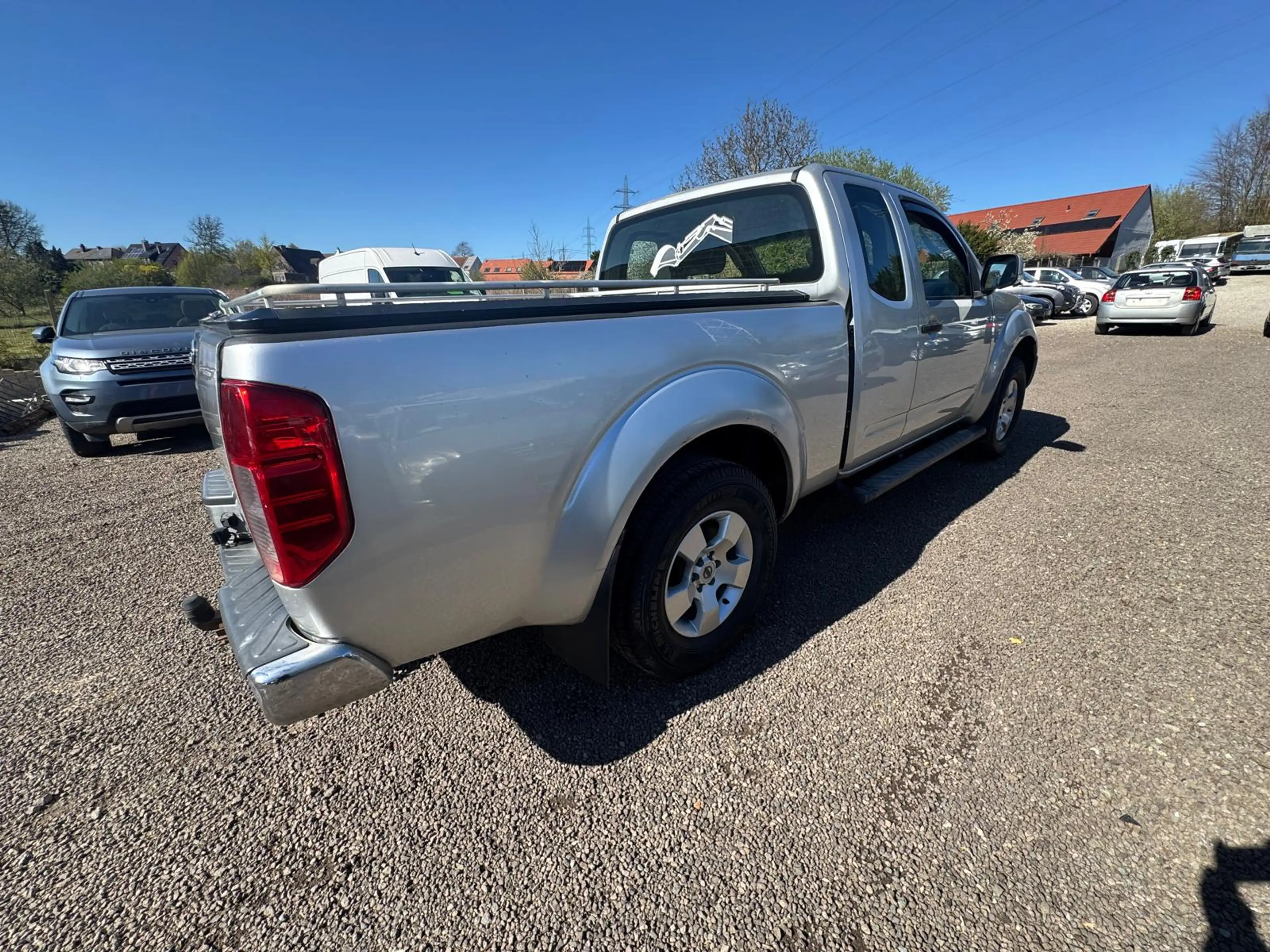 Nissan Navara 2.5 dCi 4x4 XE Tracker   Man. AC — photo 3