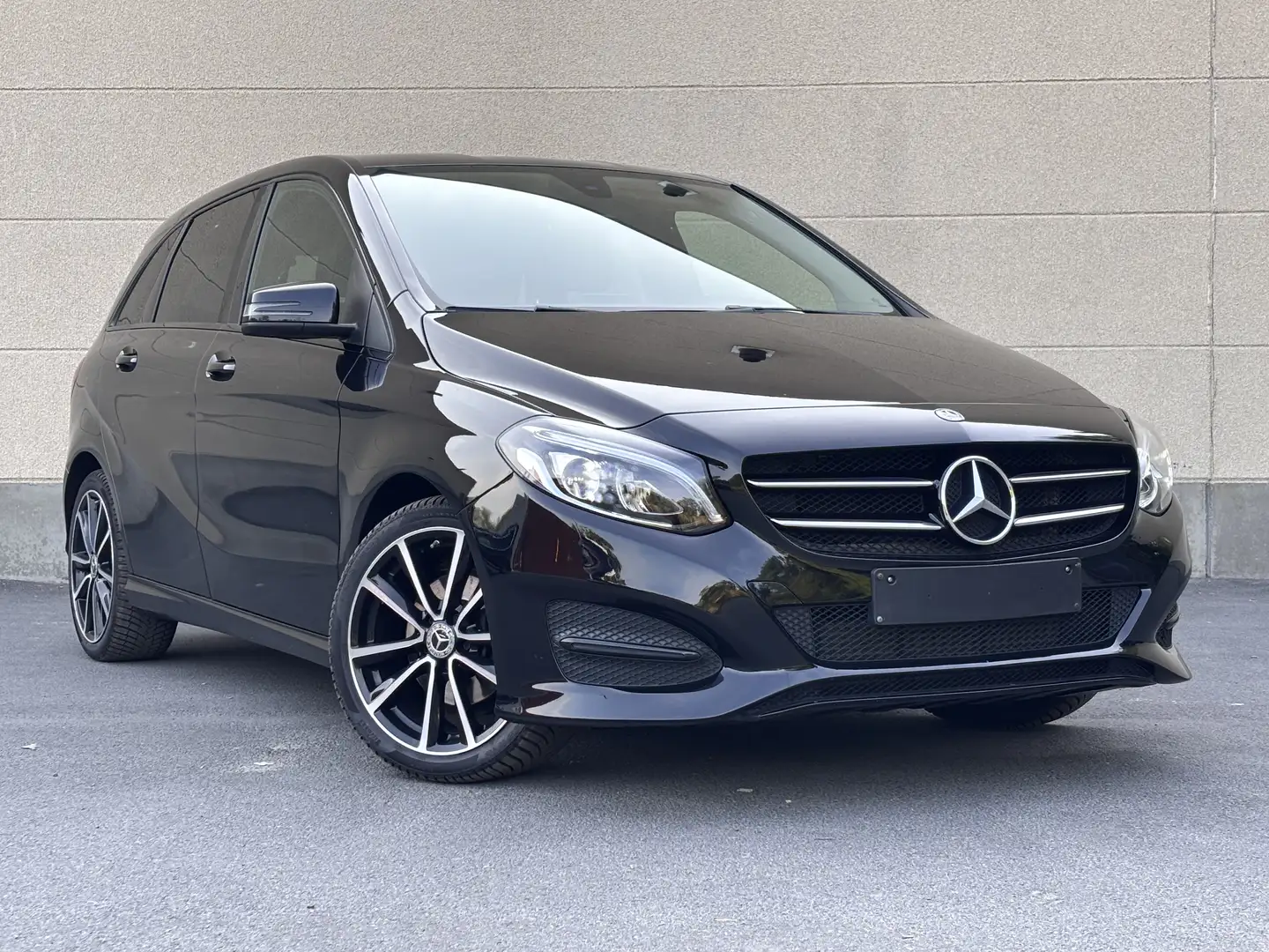 Mercedes-Benz B 180 B 180 Business Solution AMG - 1