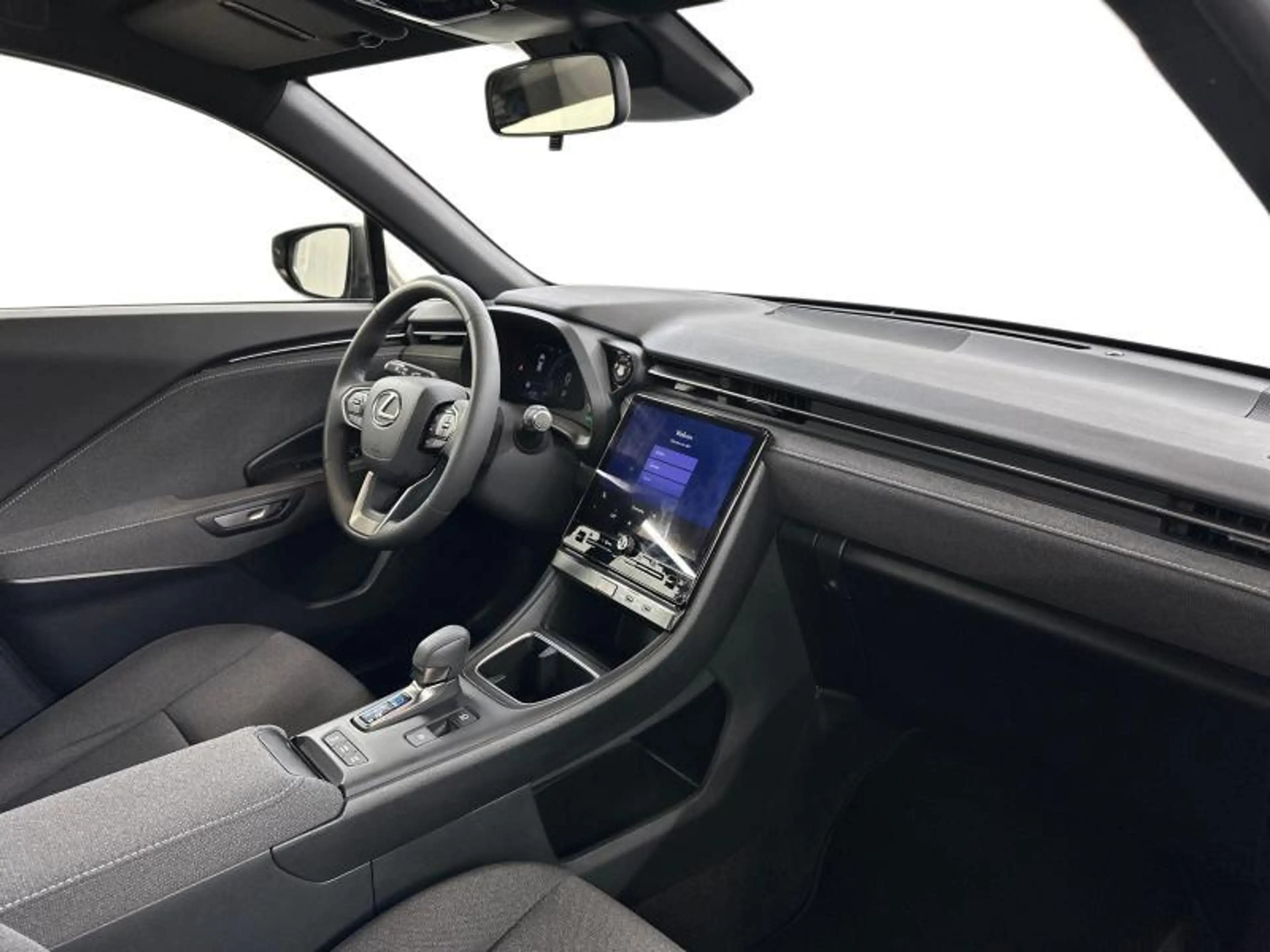 Lexus LBX Base — photo 6