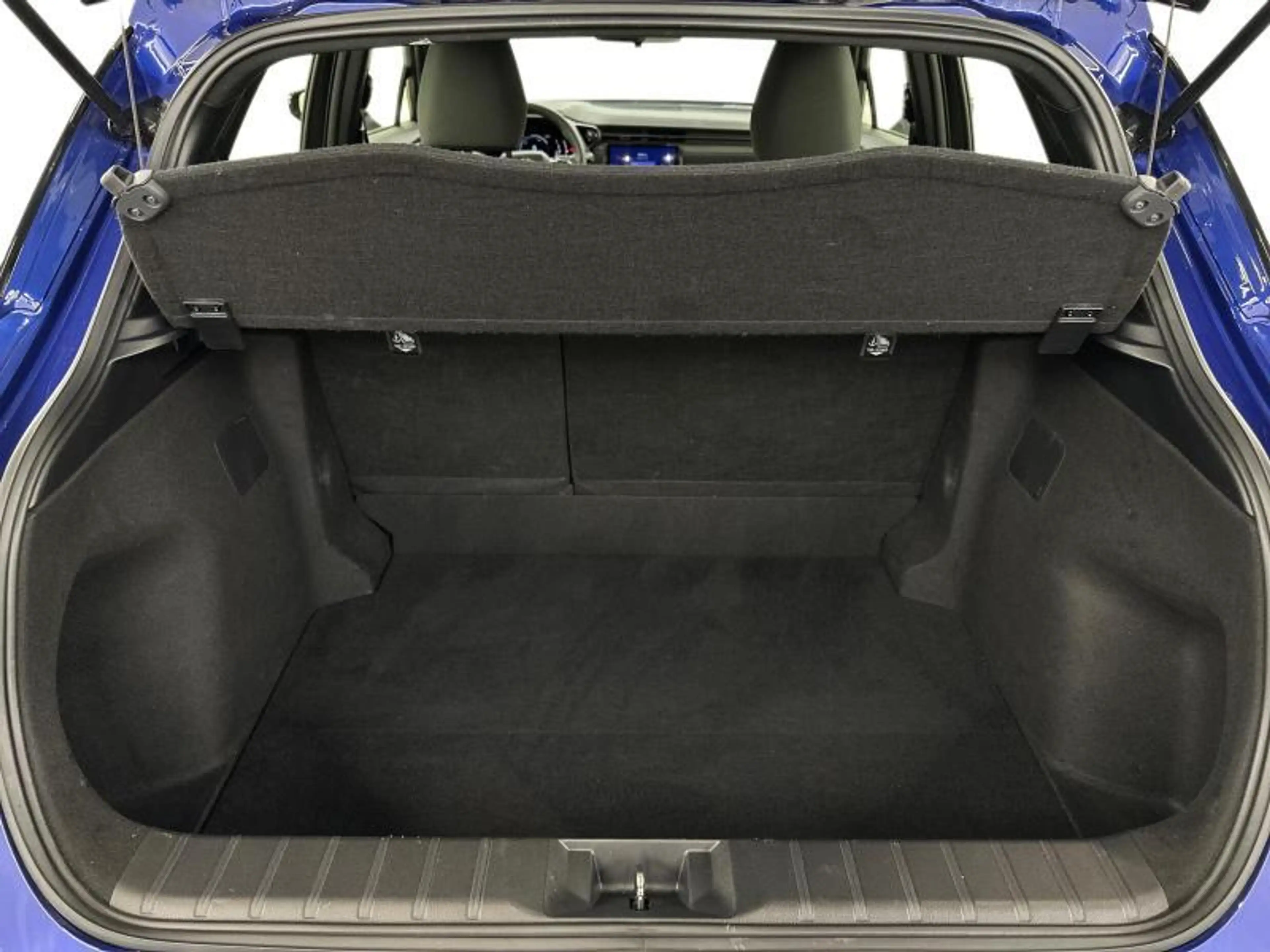 Lexus LBX Base — photo 9
