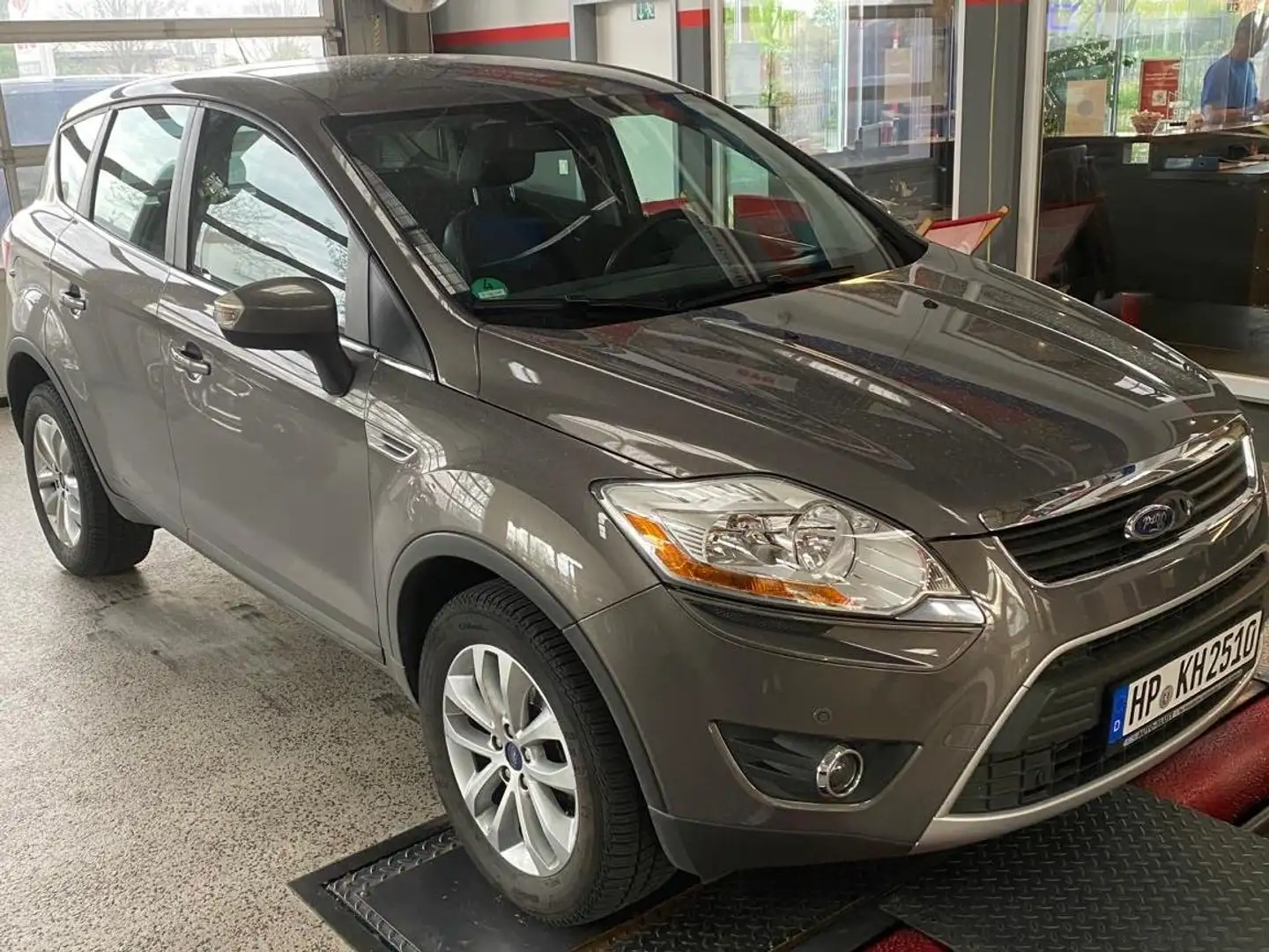 Ford Kuga 2.5 4x4 Titanium Grau - 1