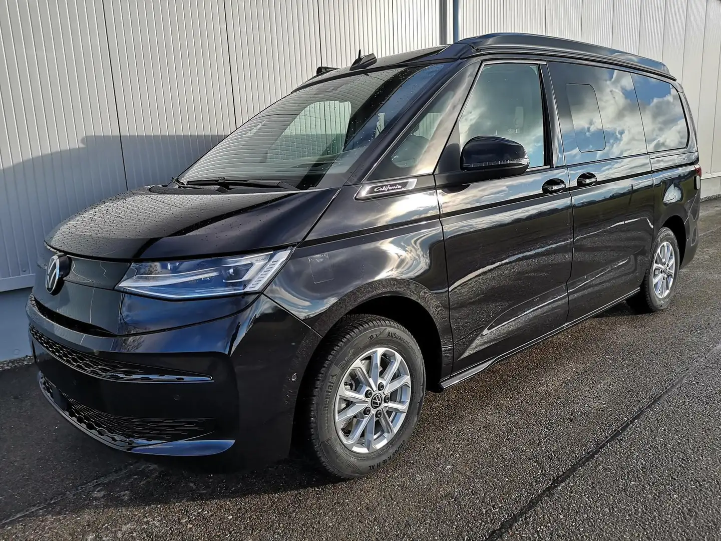 Volkswagen T7 California Beach Camper 2.0TDI DSG GV5 Premium+ 110 kW (15... Schwarz - 1