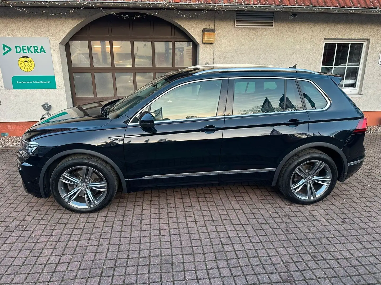 Volkswagen Tiguan Highline 4Motion*R-LINE*PANO*LED*HUD* Noir - 2