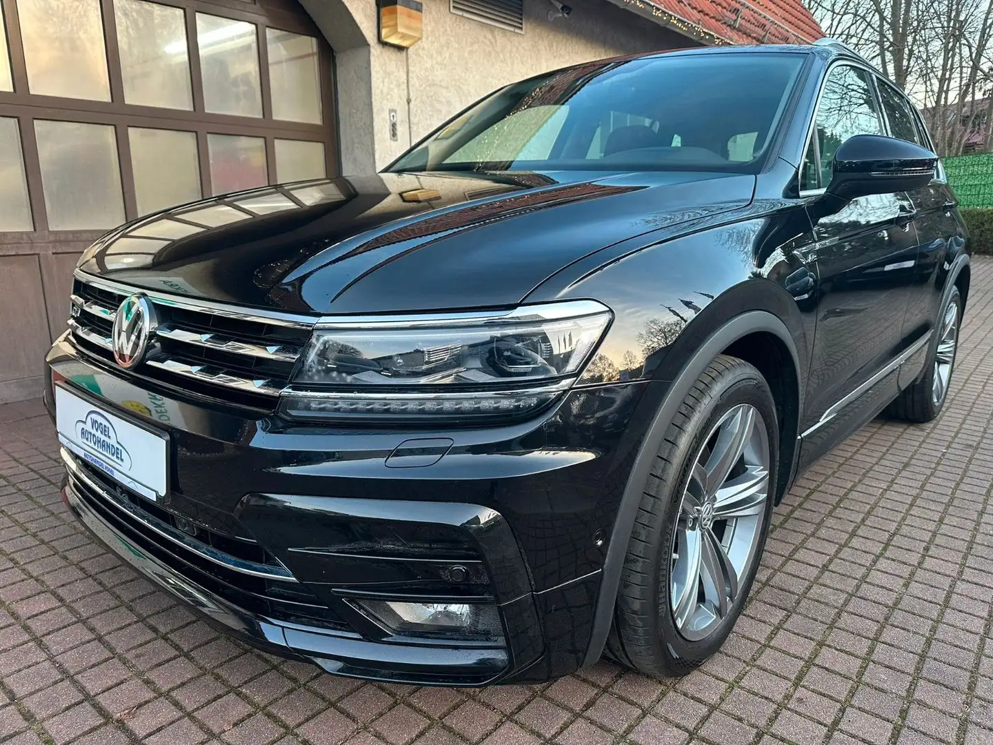Volkswagen Tiguan Highline 4Motion*R-LINE*PANO*LED*HUD* Noir - 1