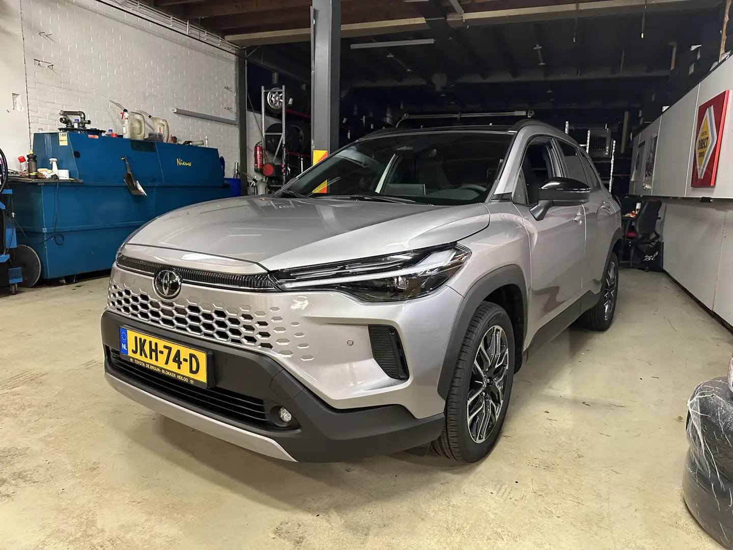 Toyota Corolla Cross Hybrid 140 Dynamic Grijs - 2