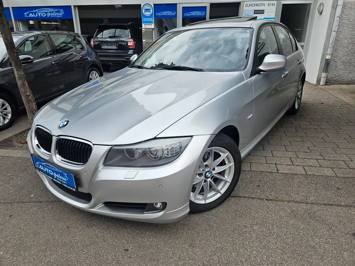 BMW 318 i Limousine /Navigation/Kamera/Schiebedach/ Zilver - 1