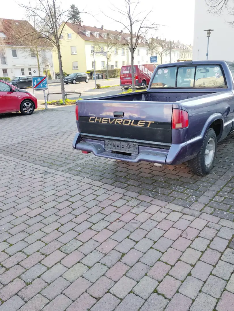 Chevrolet S-10 LS - 1