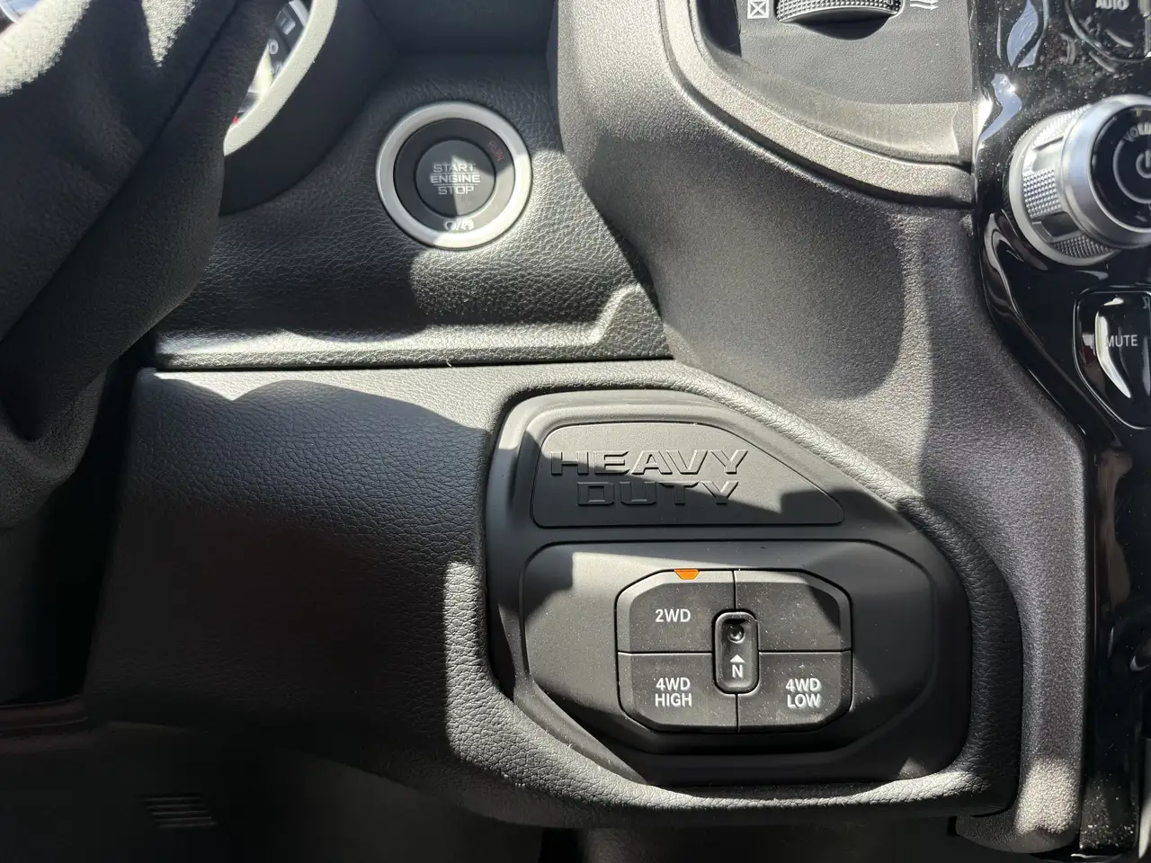RAM 2500 снимка RAM 2500