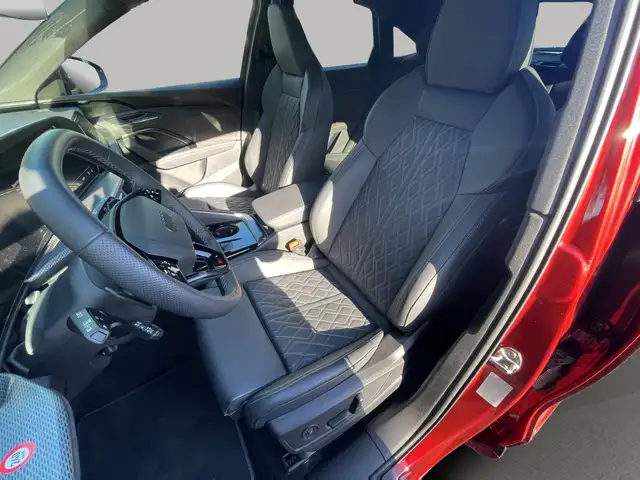 Audi Q5 view 11