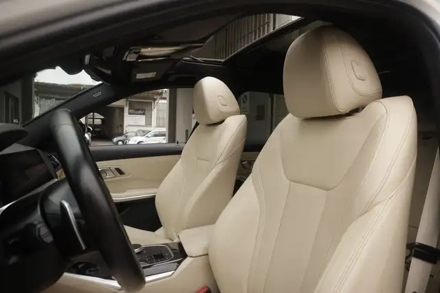 BMW 3 Series view 17