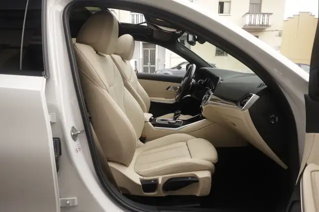 BMW 3 Series view 11