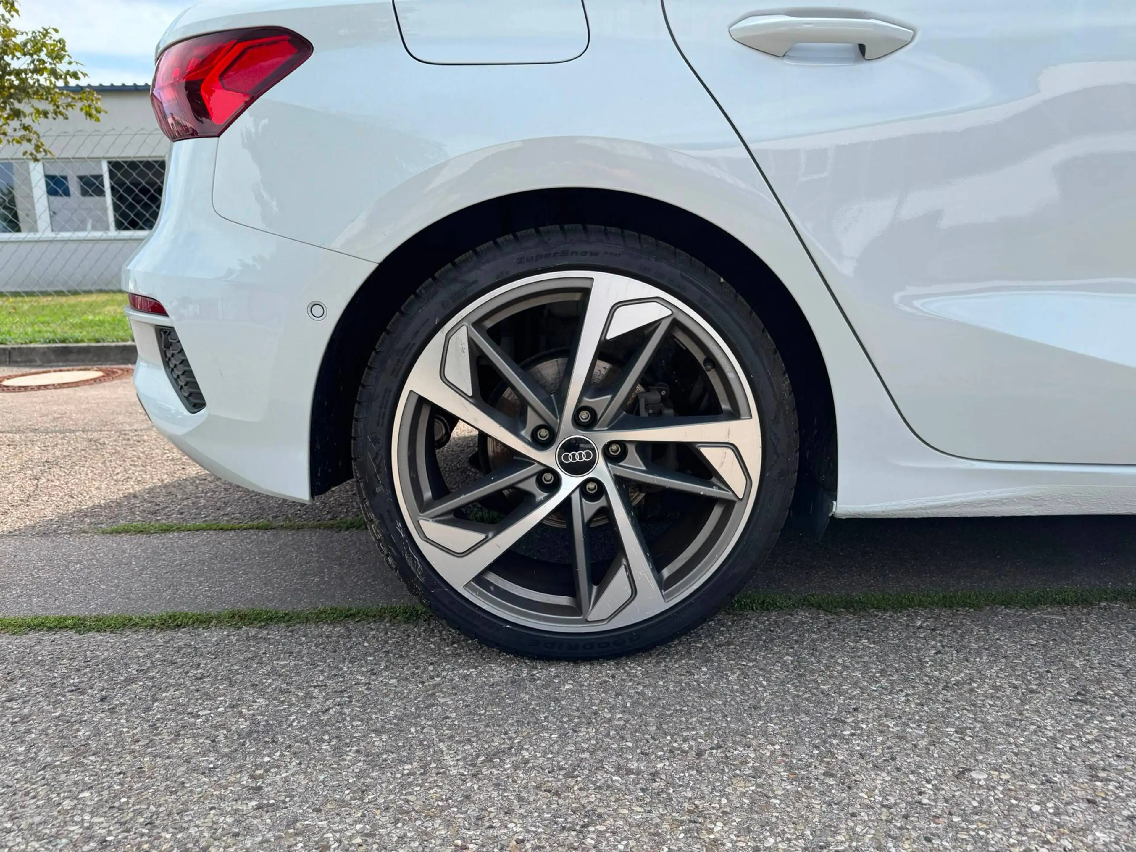 Audi A3 35 TFSI edition one — photo 10