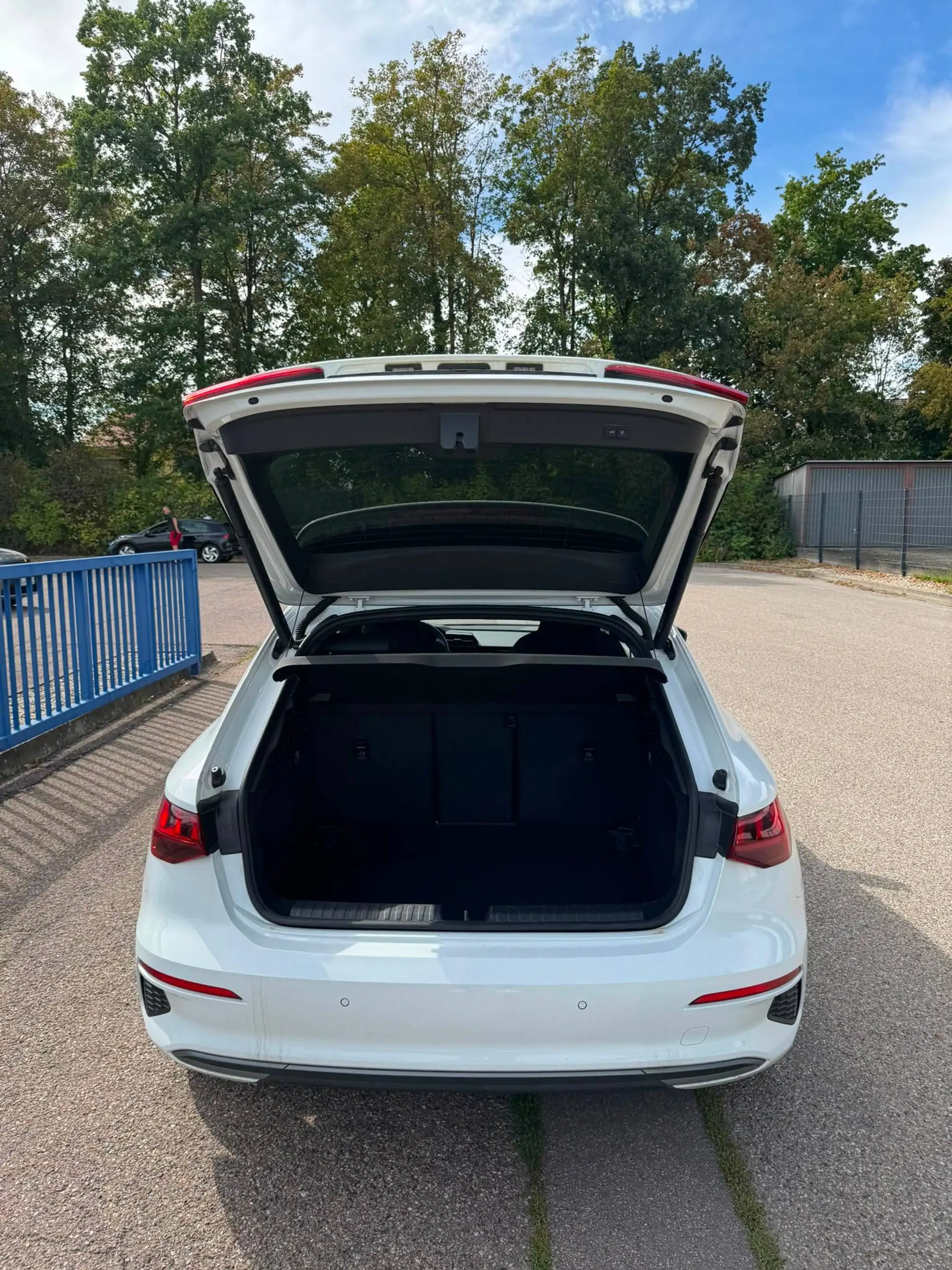 Audi A3 35 TFSI edition one — photo 13