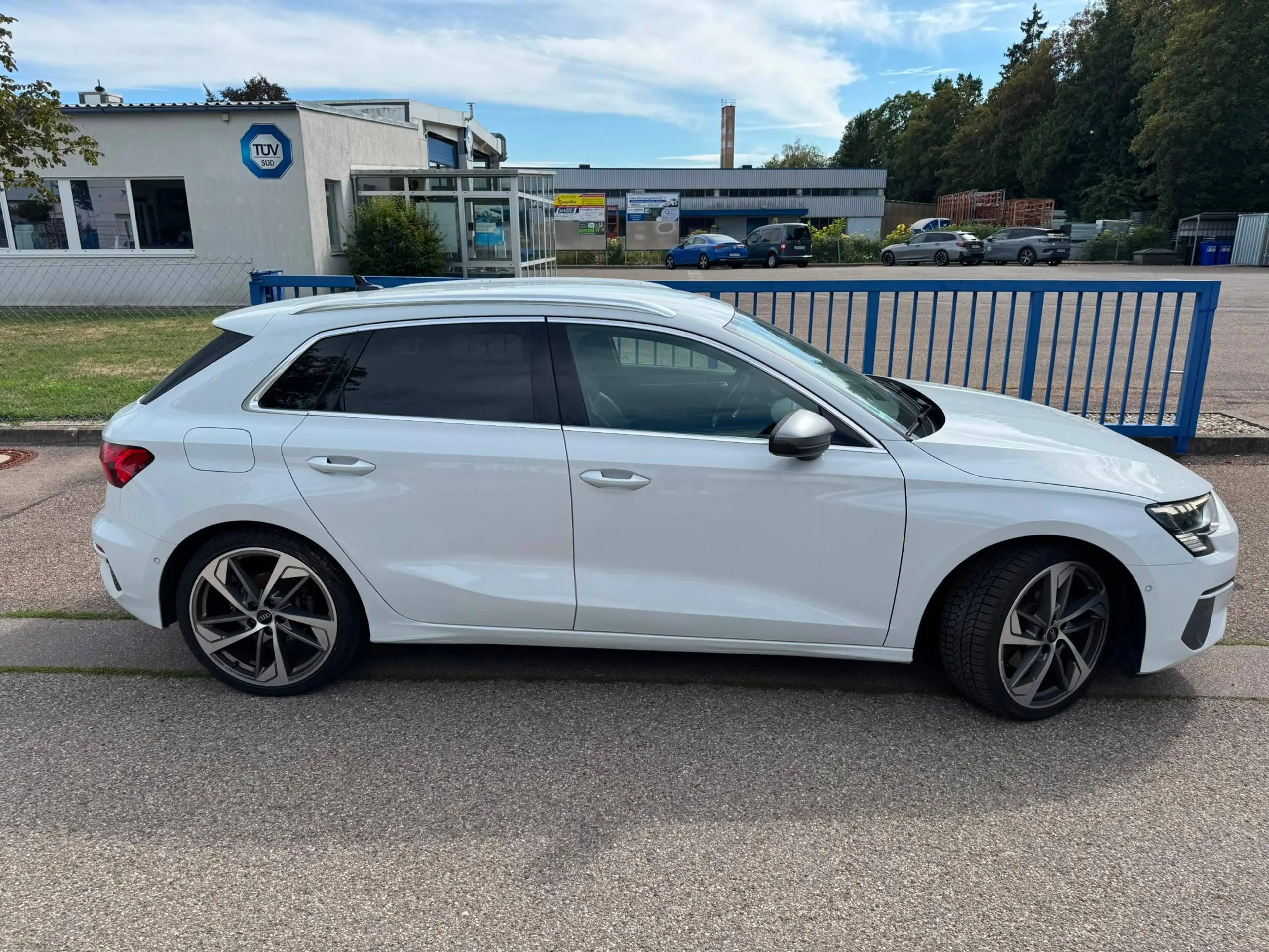 Audi A3 35 TFSI edition one — photo 4