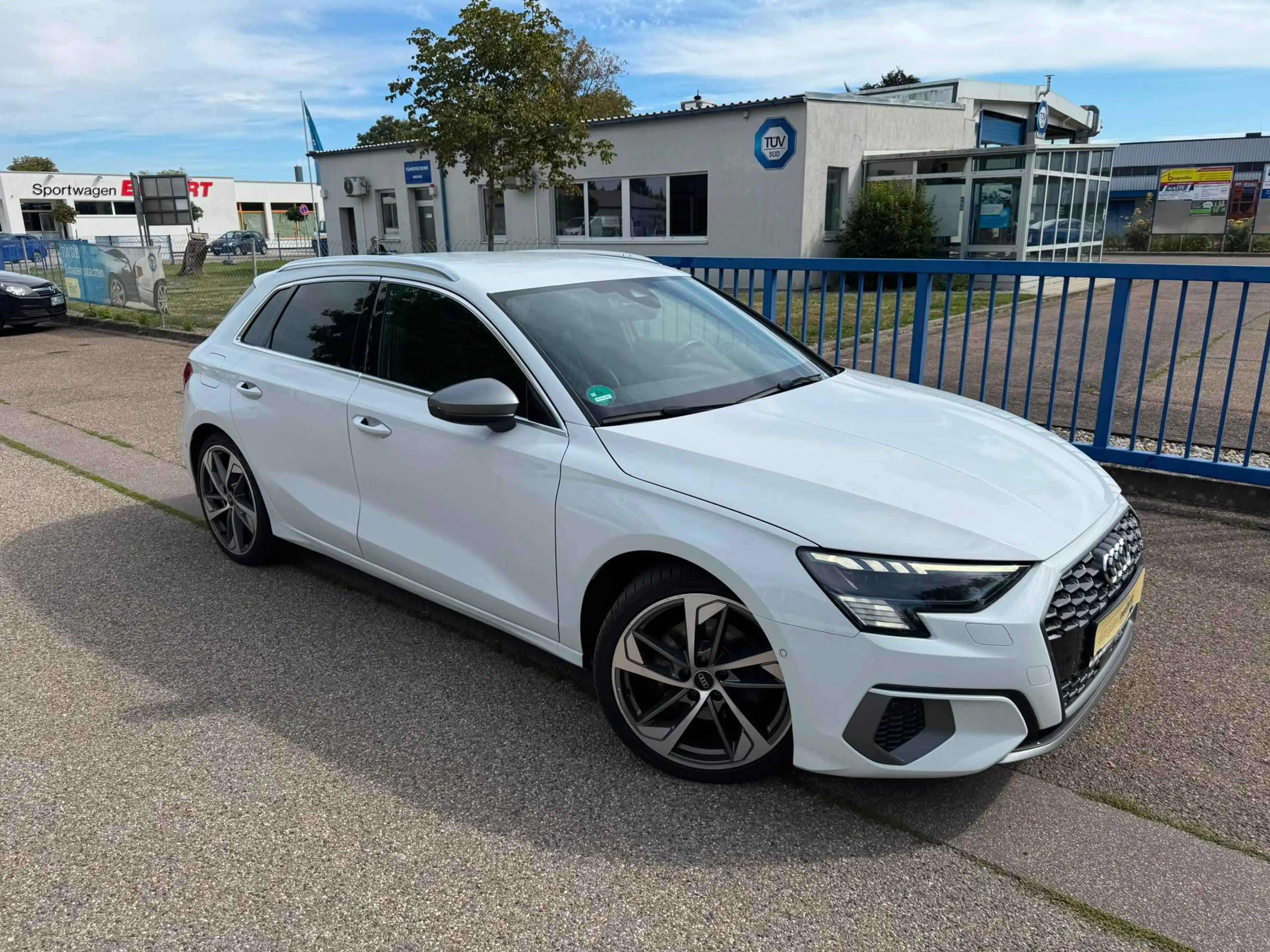 Audi A3 35 TFSI edition one — photo 3