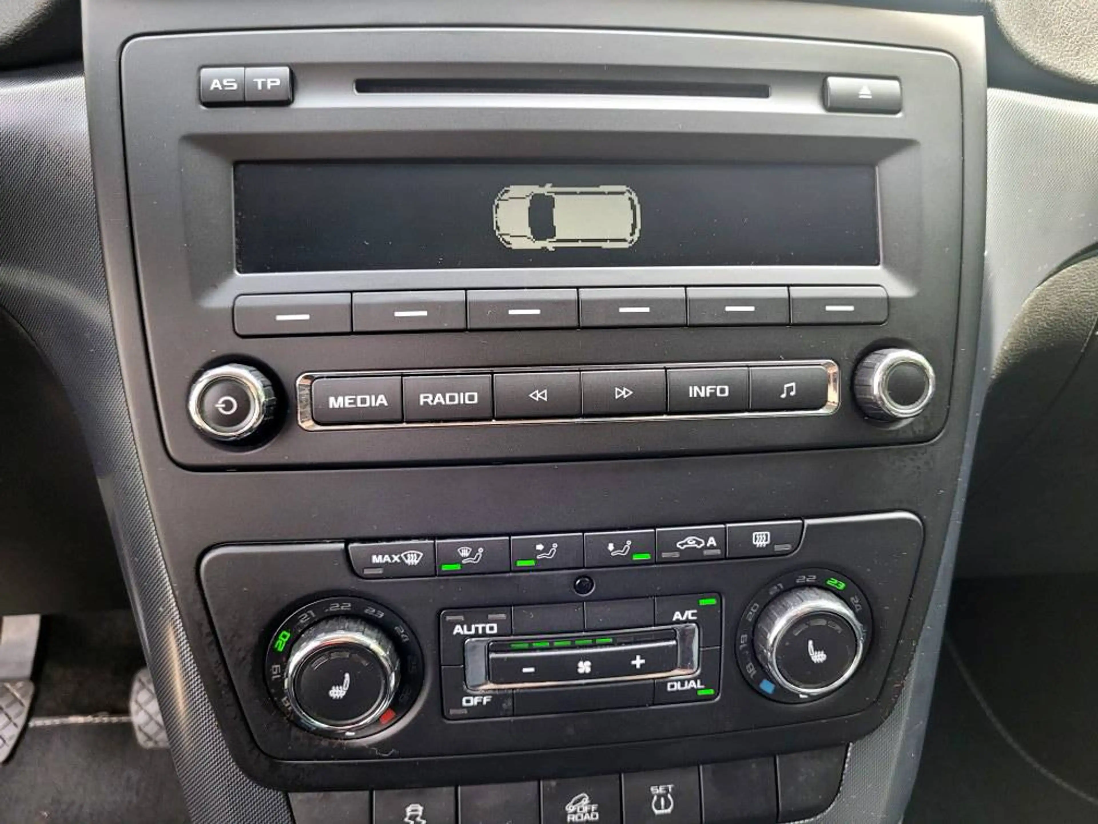Skoda Yeti 2.0 TDI 4x4 Adventure  * Xenon * AHK — photo 12