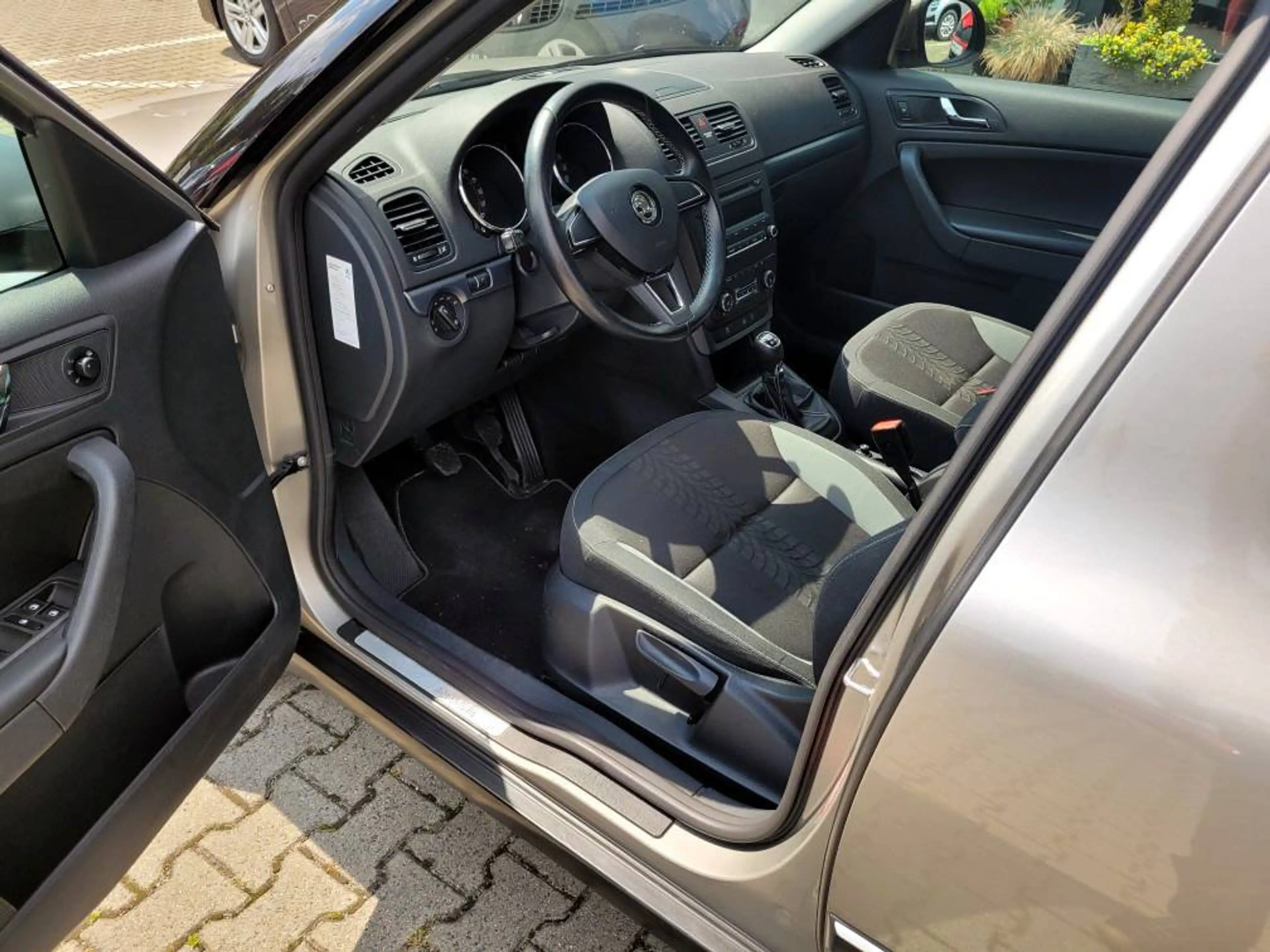 Skoda Yeti 2.0 TDI 4x4 Adventure  * Xenon * AHK — photo 7