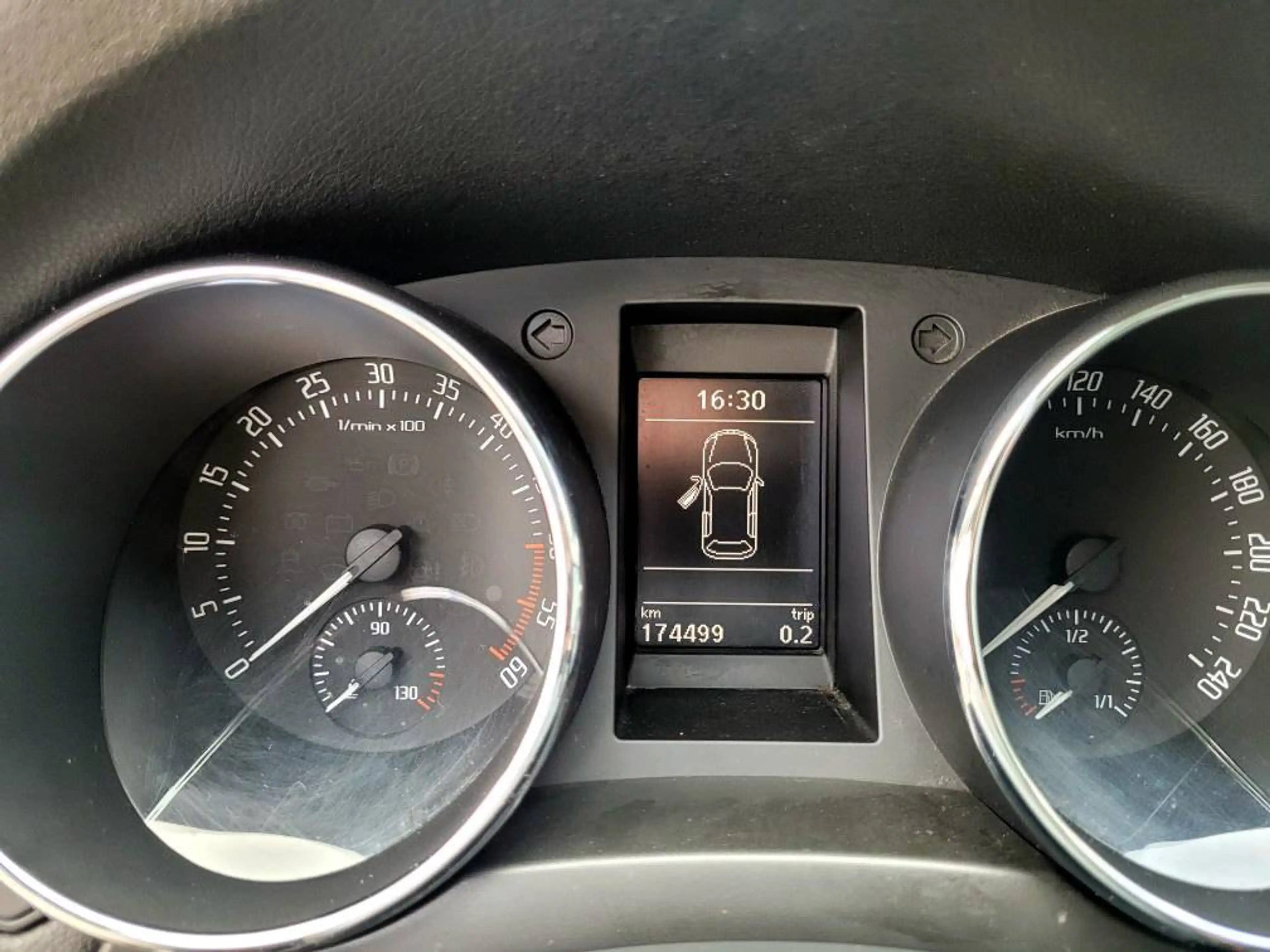 Skoda Yeti 2.0 TDI 4x4 Adventure  * Xenon * AHK — photo 13