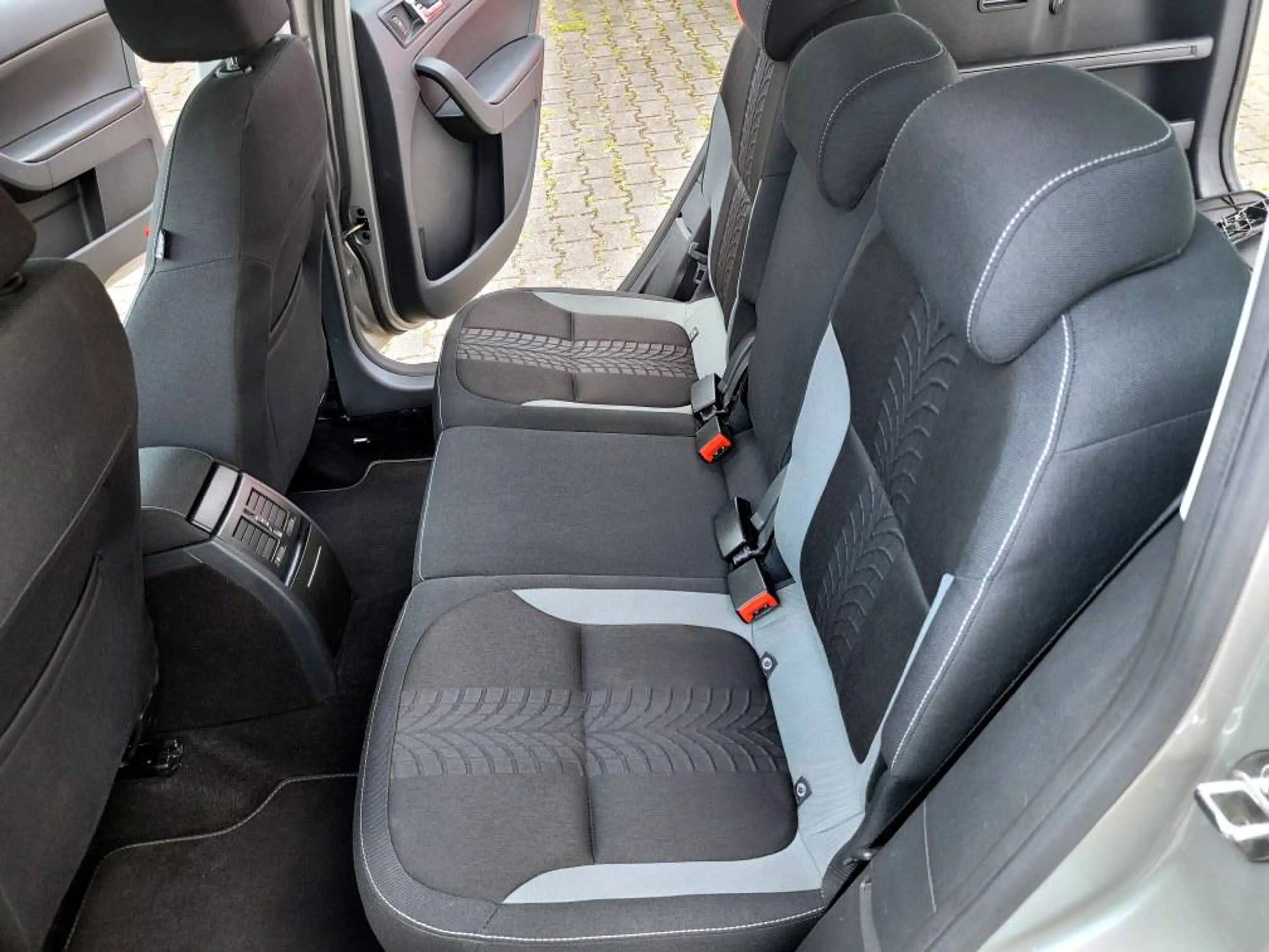 Skoda Yeti 2.0 TDI 4x4 Adventure  * Xenon * AHK — photo 15