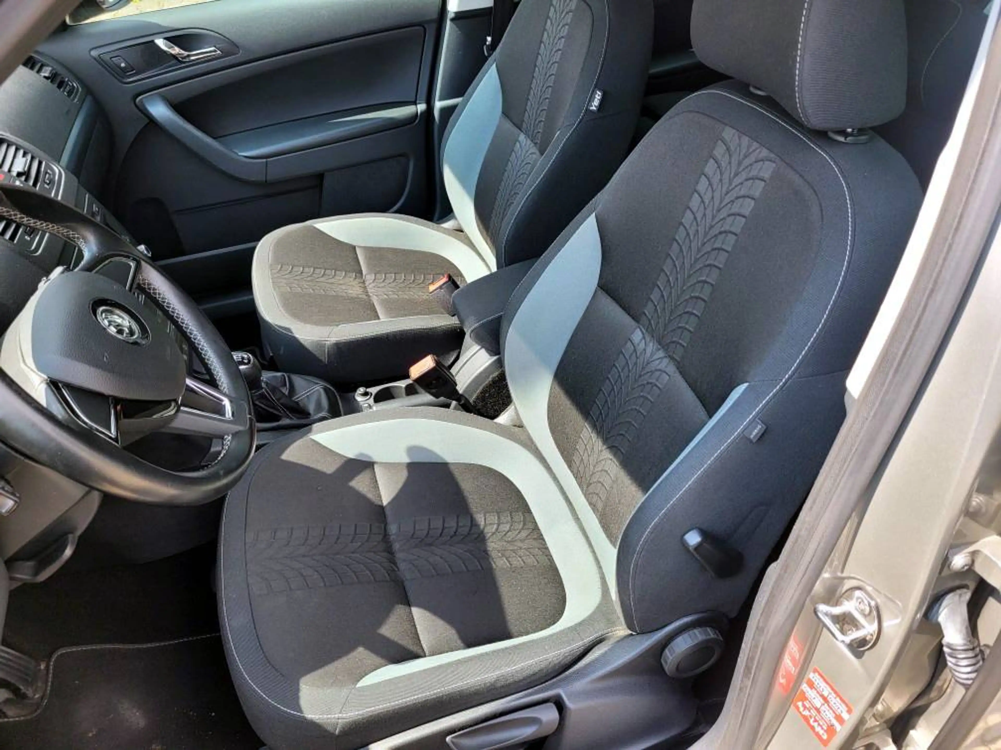 Skoda Yeti 2.0 TDI 4x4 Adventure  * Xenon * AHK — photo 8