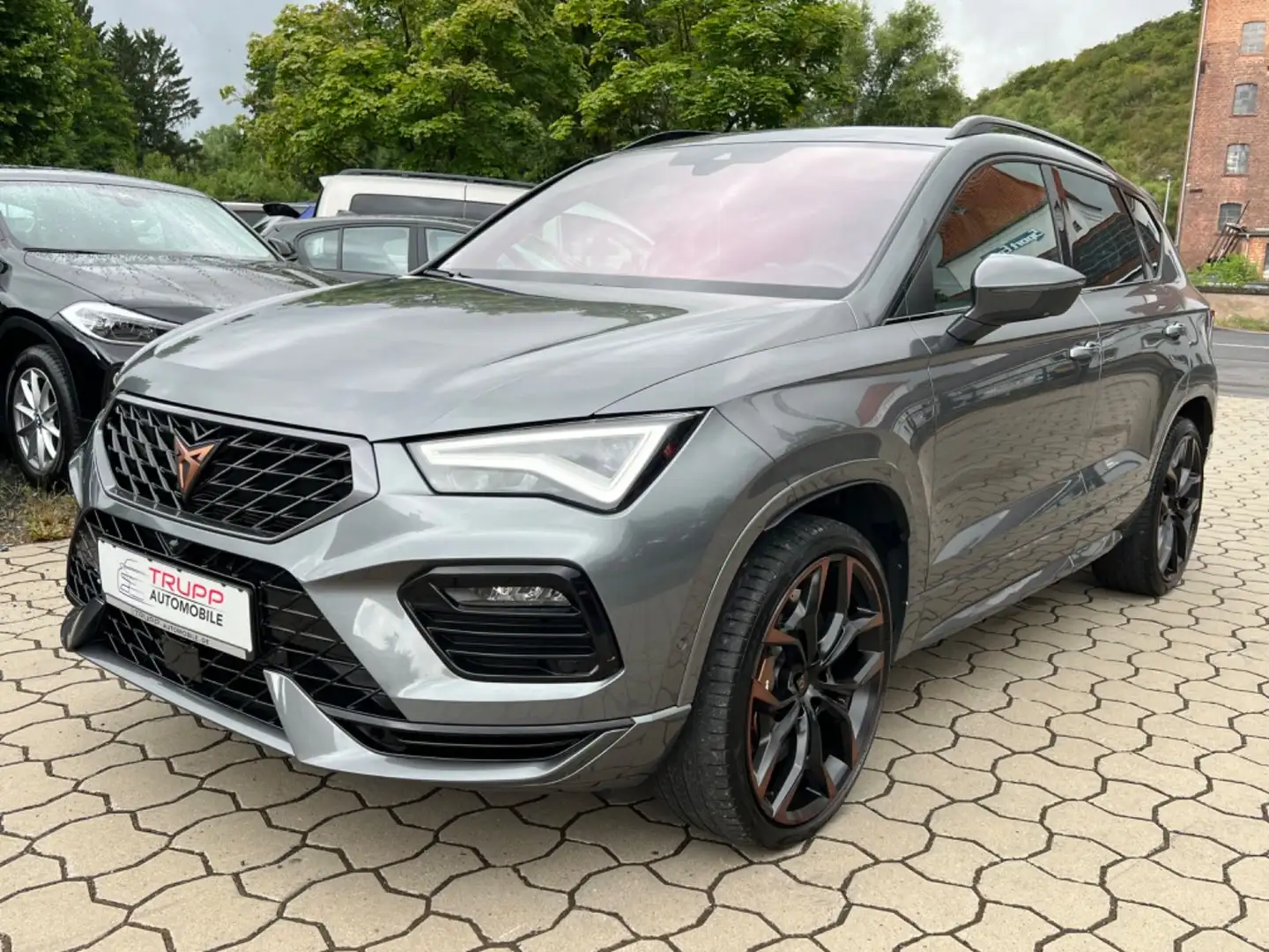 CUPRA Ateca VZ Edition 4D Akrapovic AGA/PAN/BEATS/AHK Grau - 2