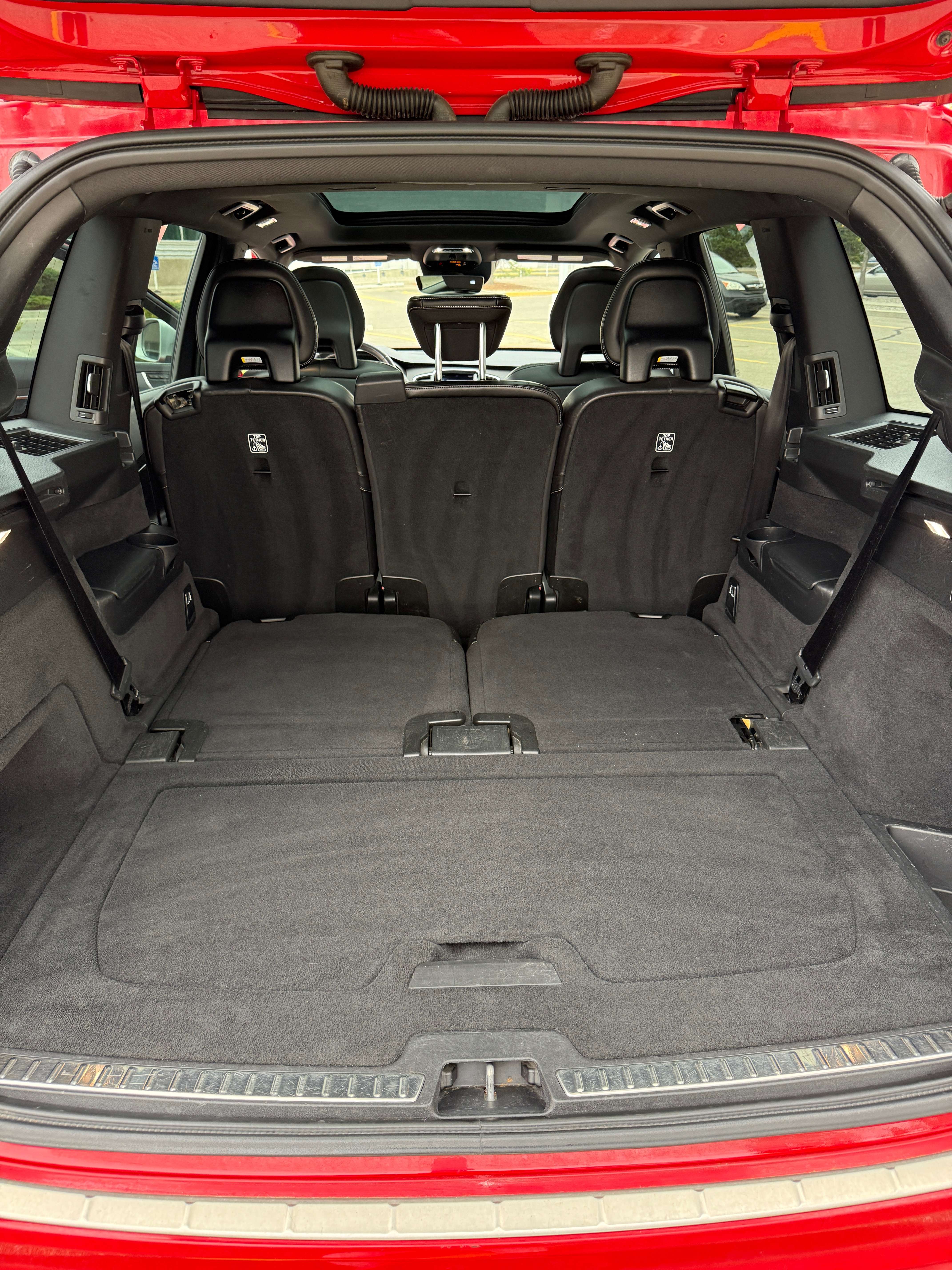 2017 Volvo XC90 T8 R-Design thumb 15