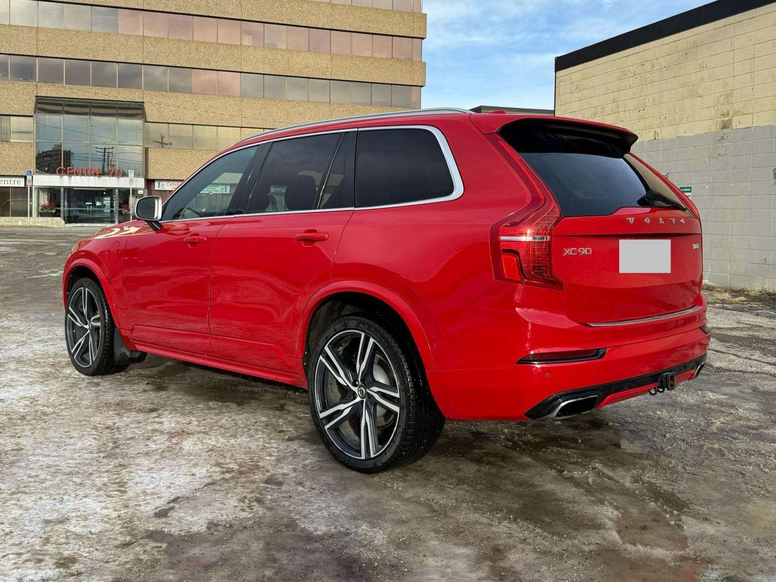 2017 Volvo XC90 T8 R-Design alt 2