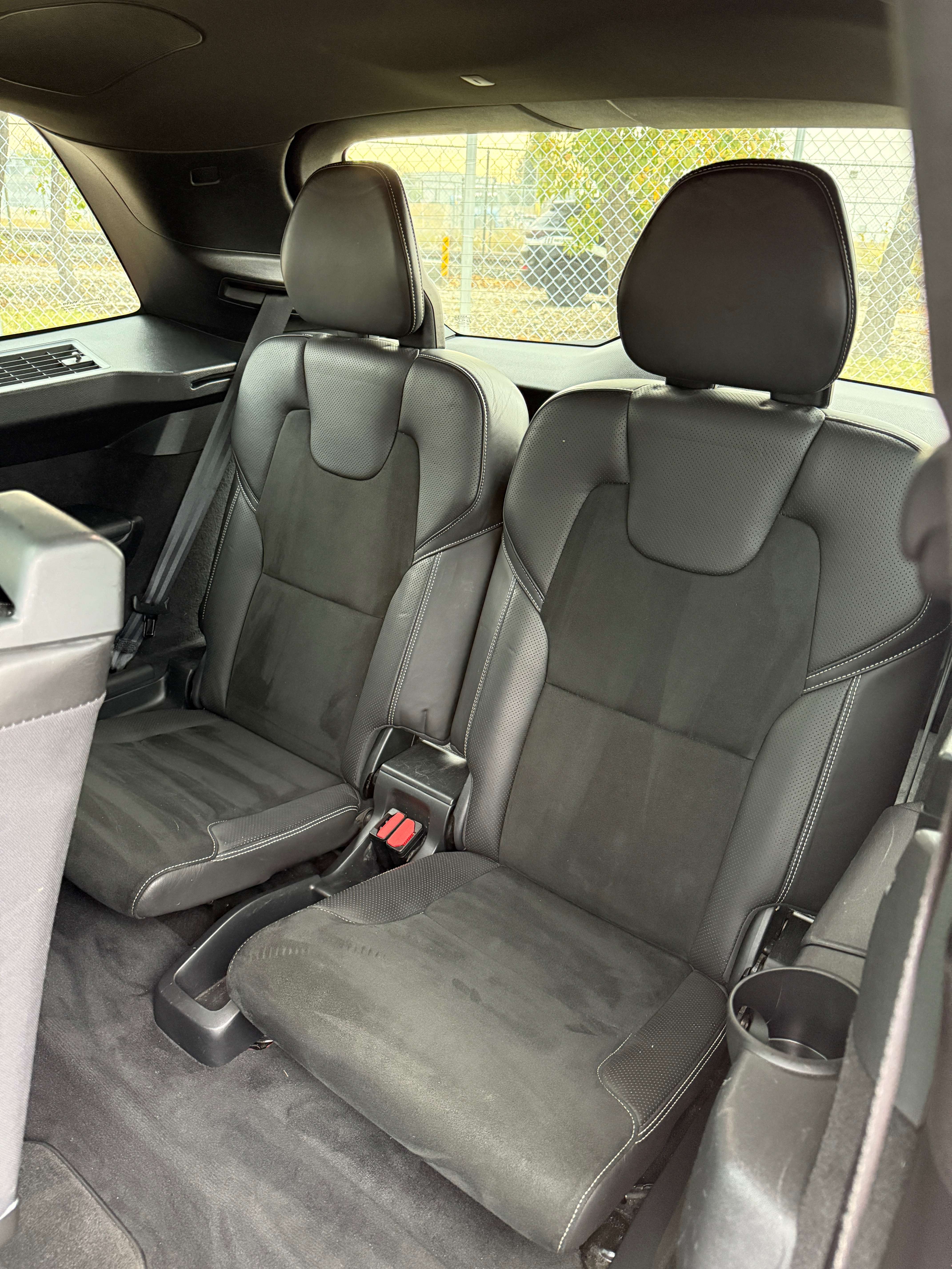 2017 Volvo XC90 T8 R-Design thumb 13