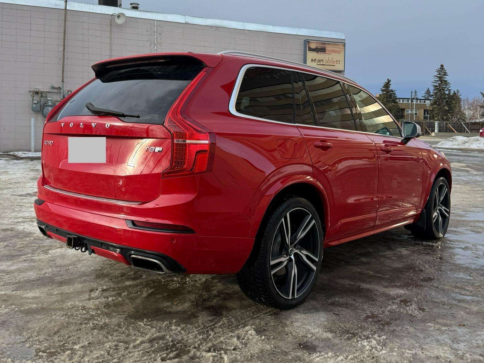2017 Volvo XC90 T8 R-Design alt 4
