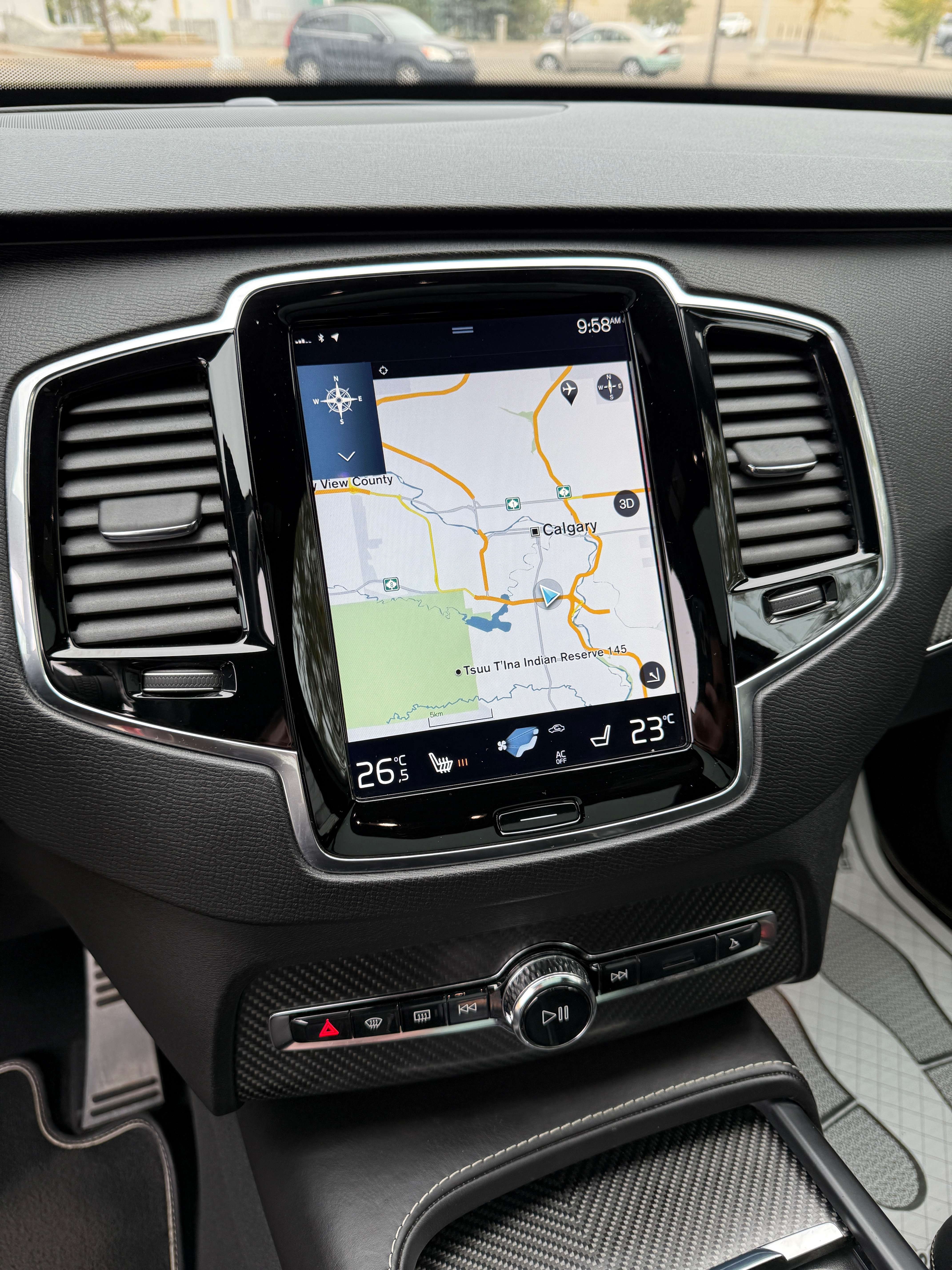 2017 Volvo XC90 T8 R-Design thumb 9