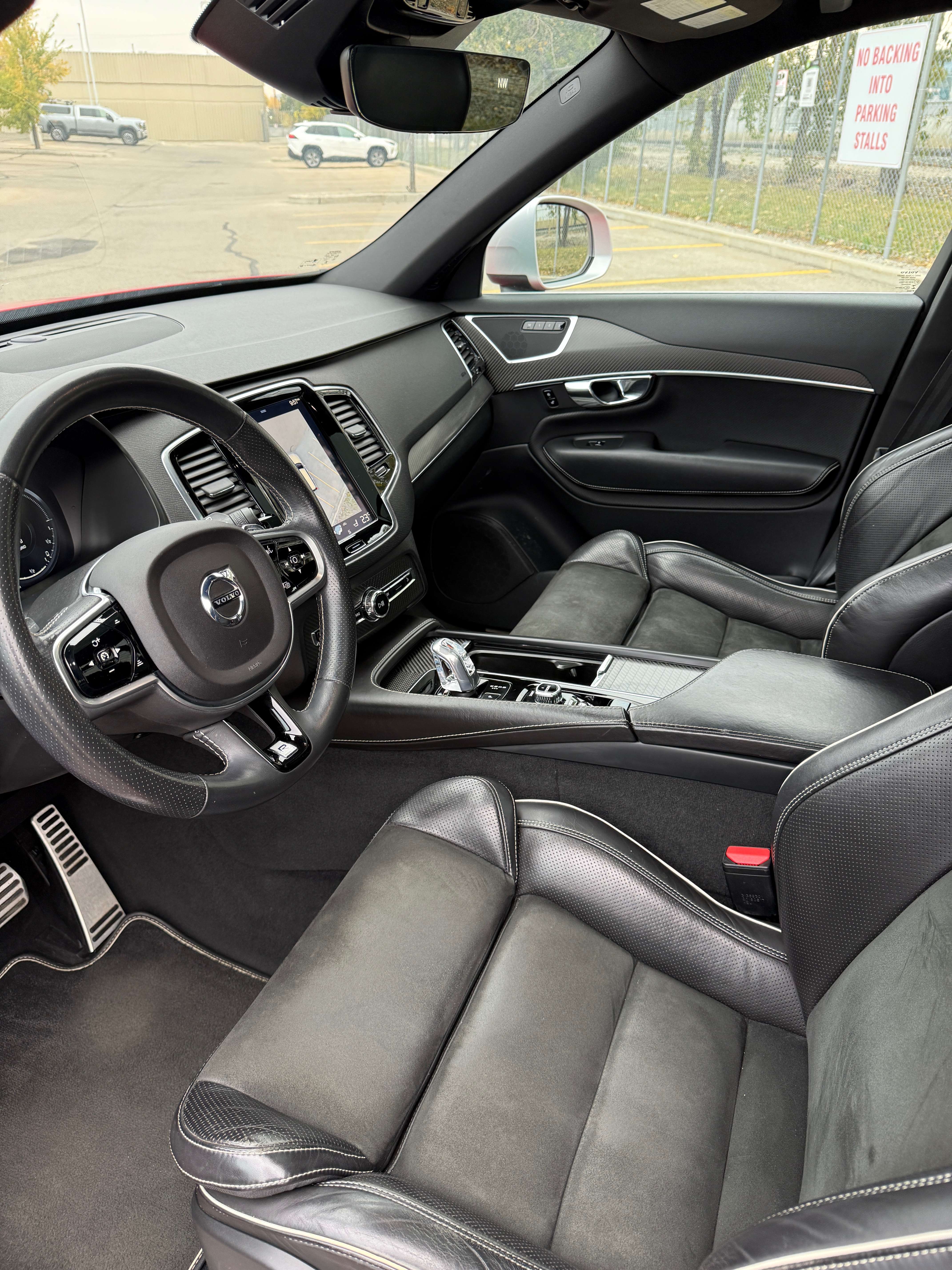 2017 Volvo XC90 T8 R-Design thumb 7