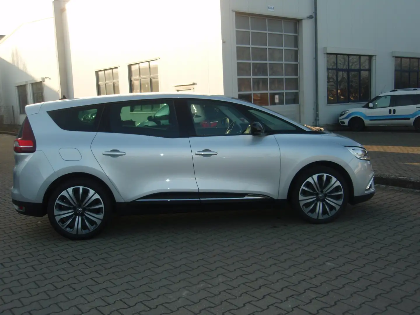 Renault Grand Scenic Business Edition IV 7-Sitzer 140PS Silber - 1
