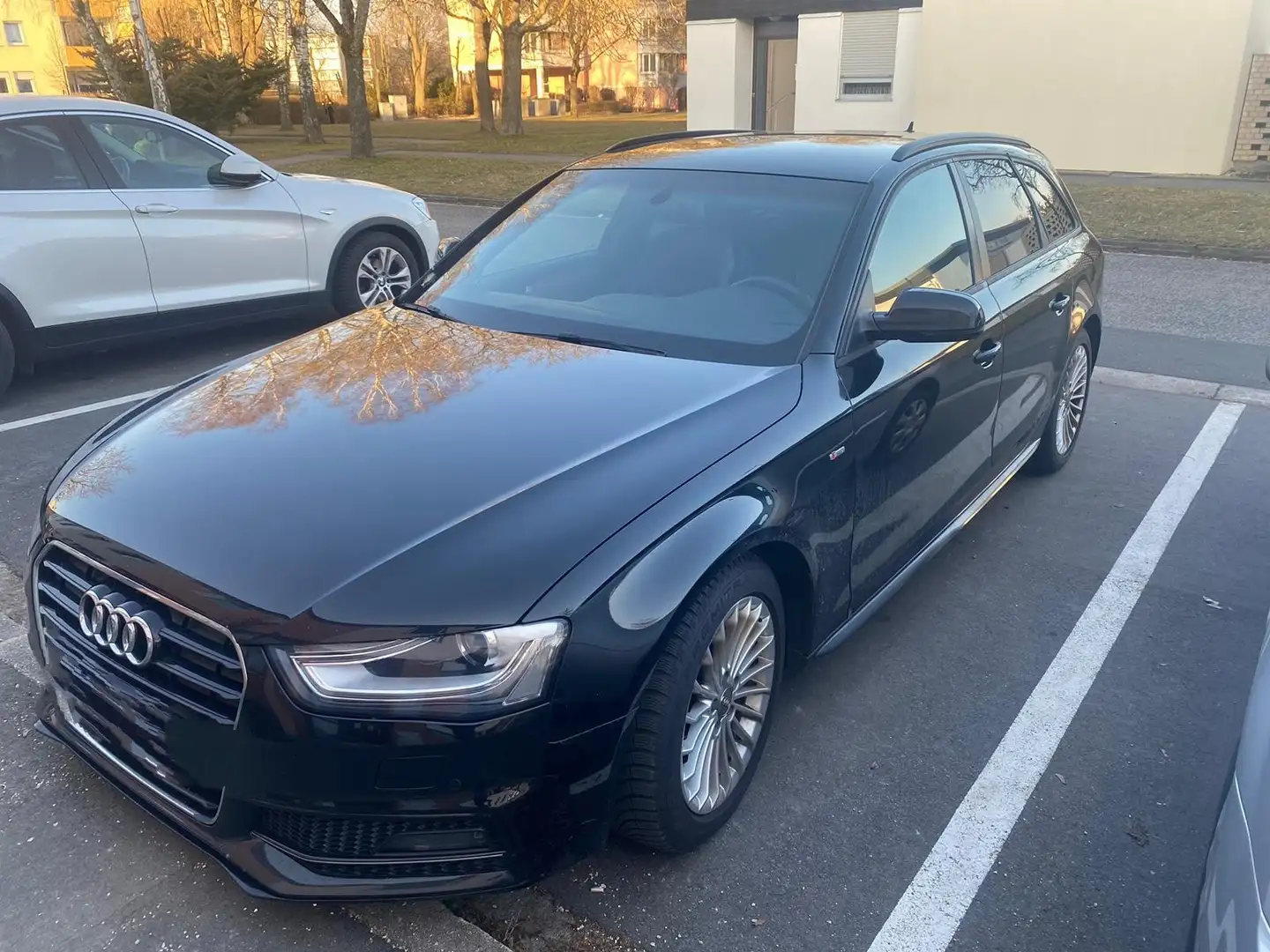 Audi A4 Attraction S-Line Schwarz - 1