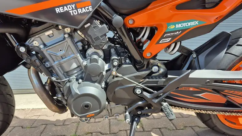 KTM 890 Duke - foto 8