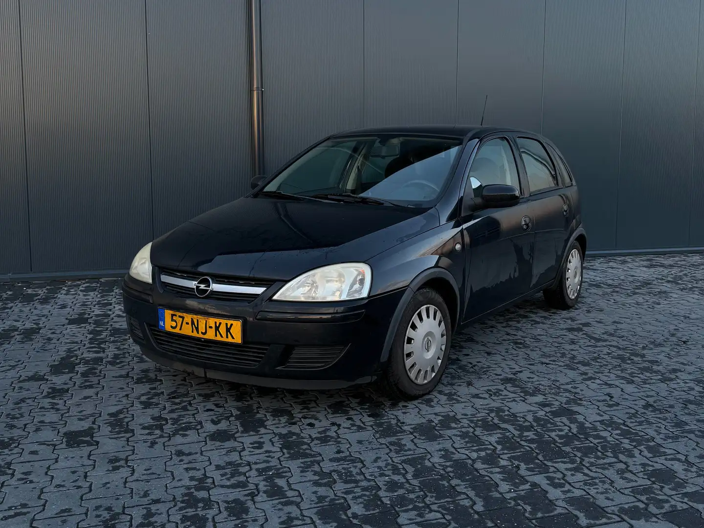 Opel Corsa 1.4-16V Enjoy Zwart - 1