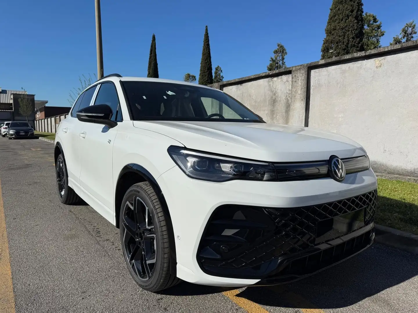 Volkswagen Tiguan 1.5 etsi R-Line Plus DSG /PRONTA/NO VINCOLI Bianco - 1