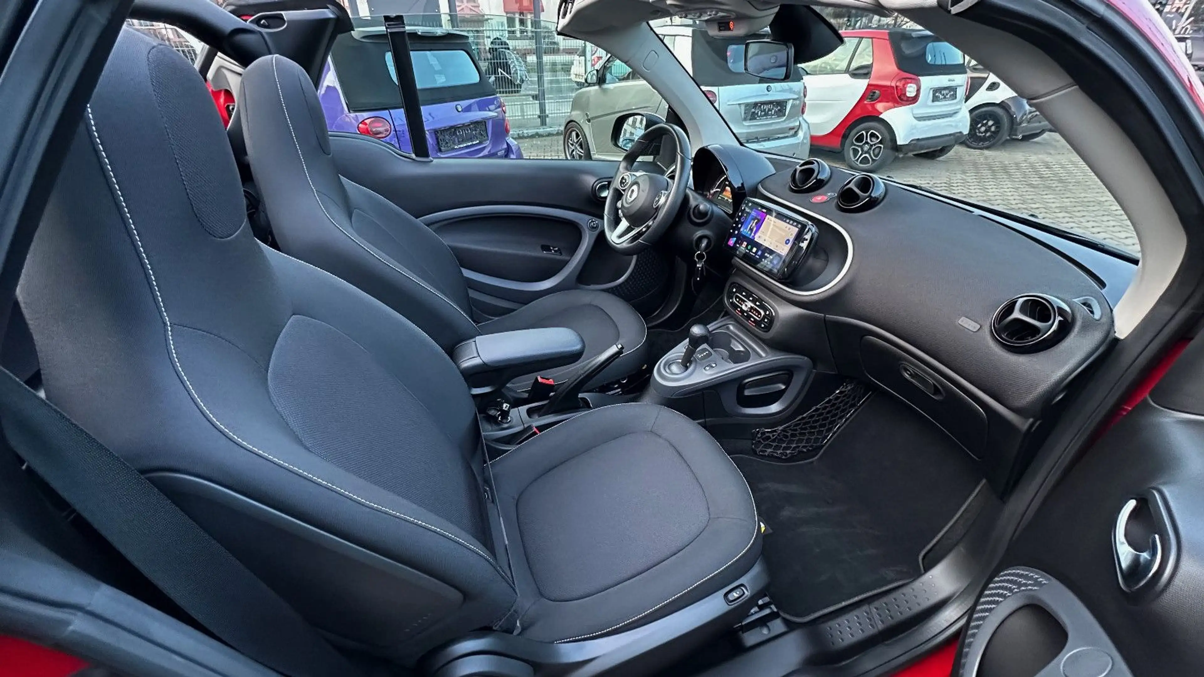 smart forTwo Cabrio TURBO DCT WHITE & RED! CARPLAY! — photo 3