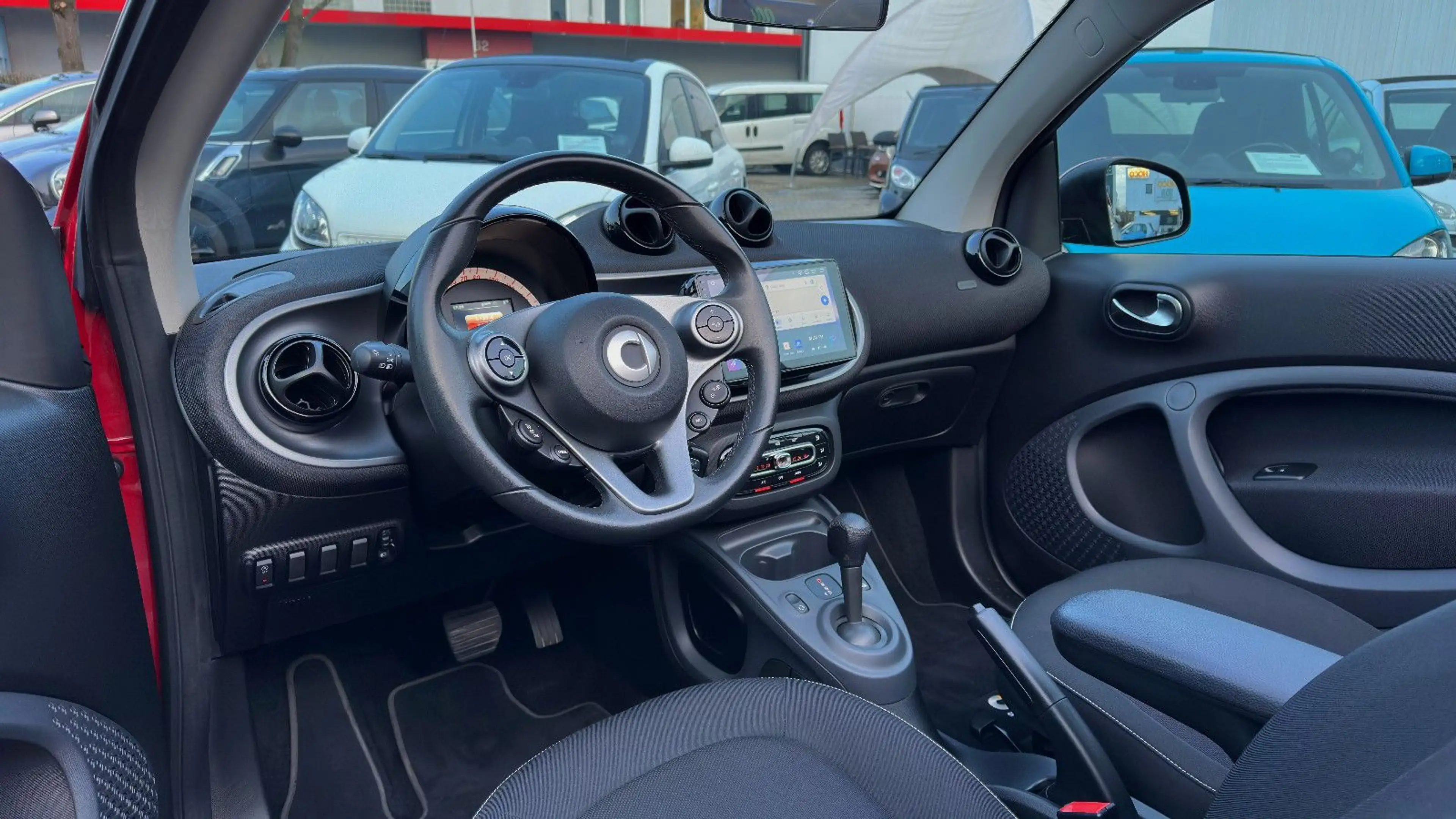 smart forTwo Cabrio TURBO DCT WHITE & RED! CARPLAY! — photo 7