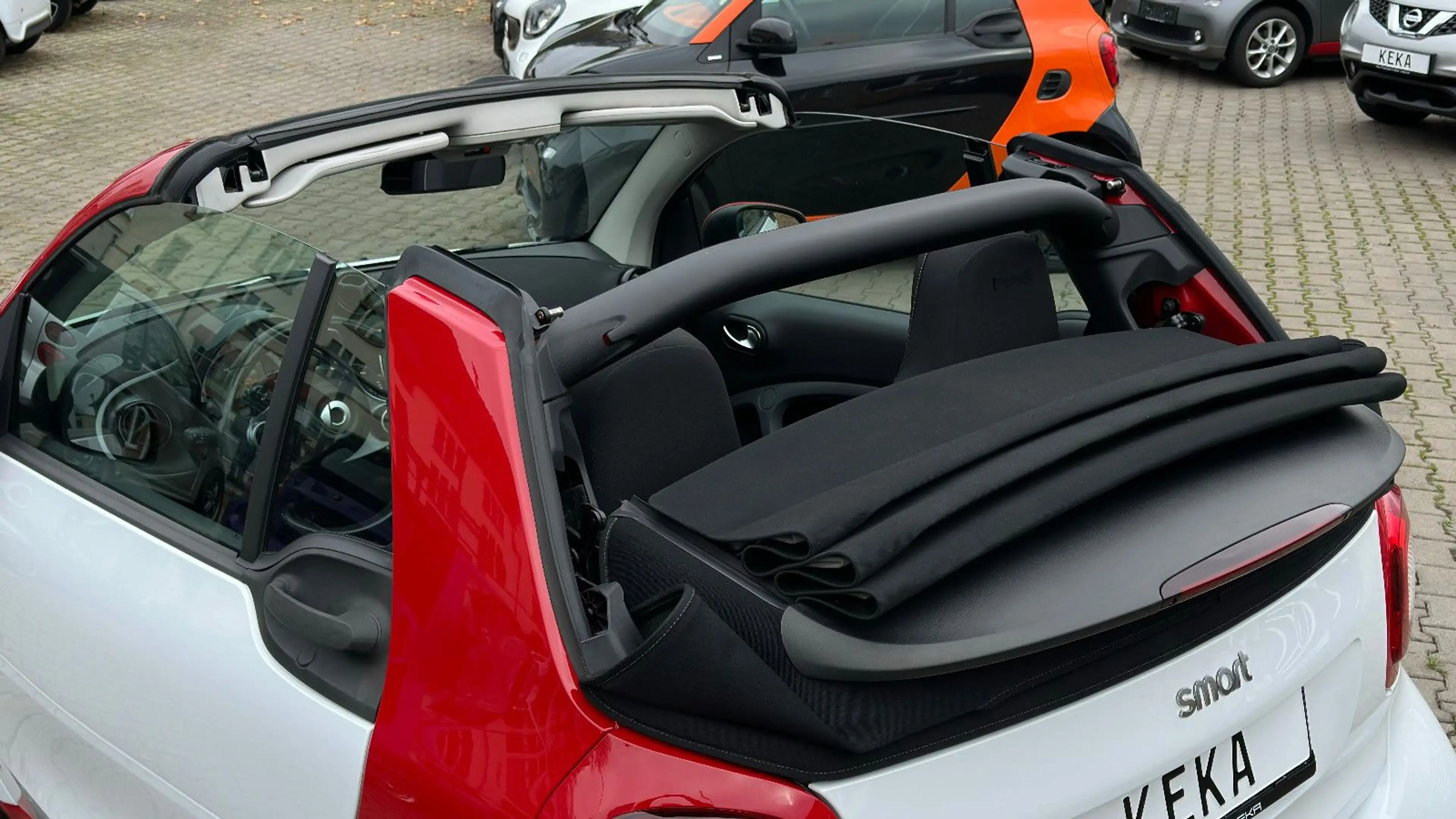 smart forTwo Cabrio TURBO DCT WHITE & RED! CARPLAY! — photo 12