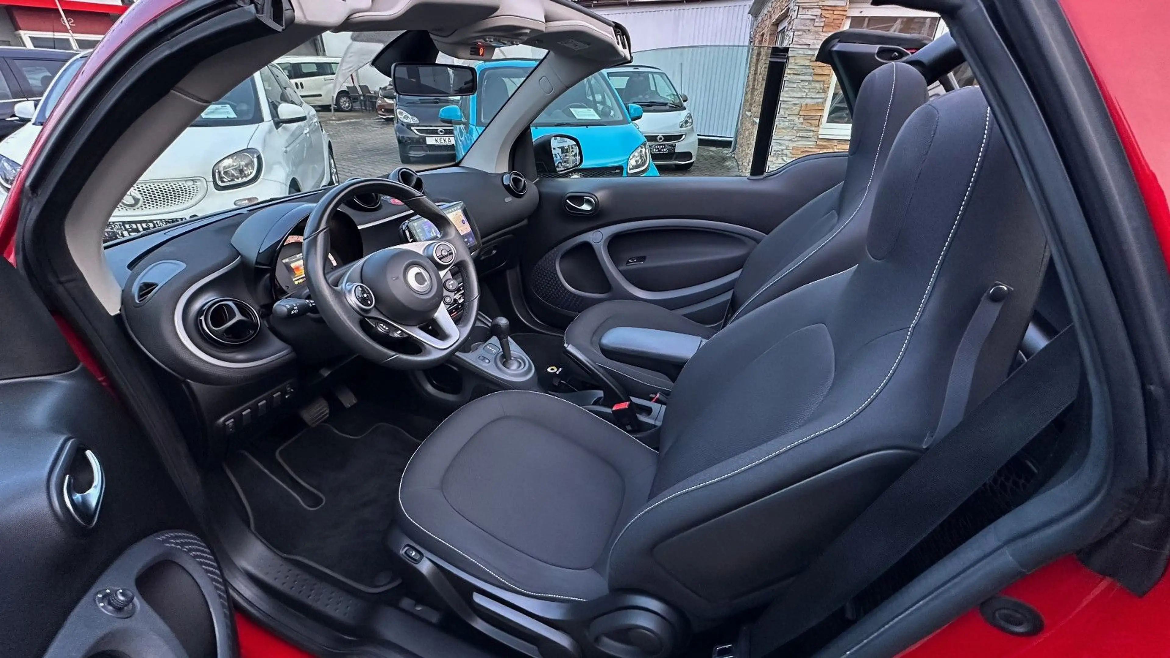 smart forTwo Cabrio TURBO DCT WHITE & RED! CARPLAY! — photo 8