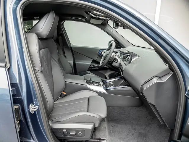 BMW X3 view 4
