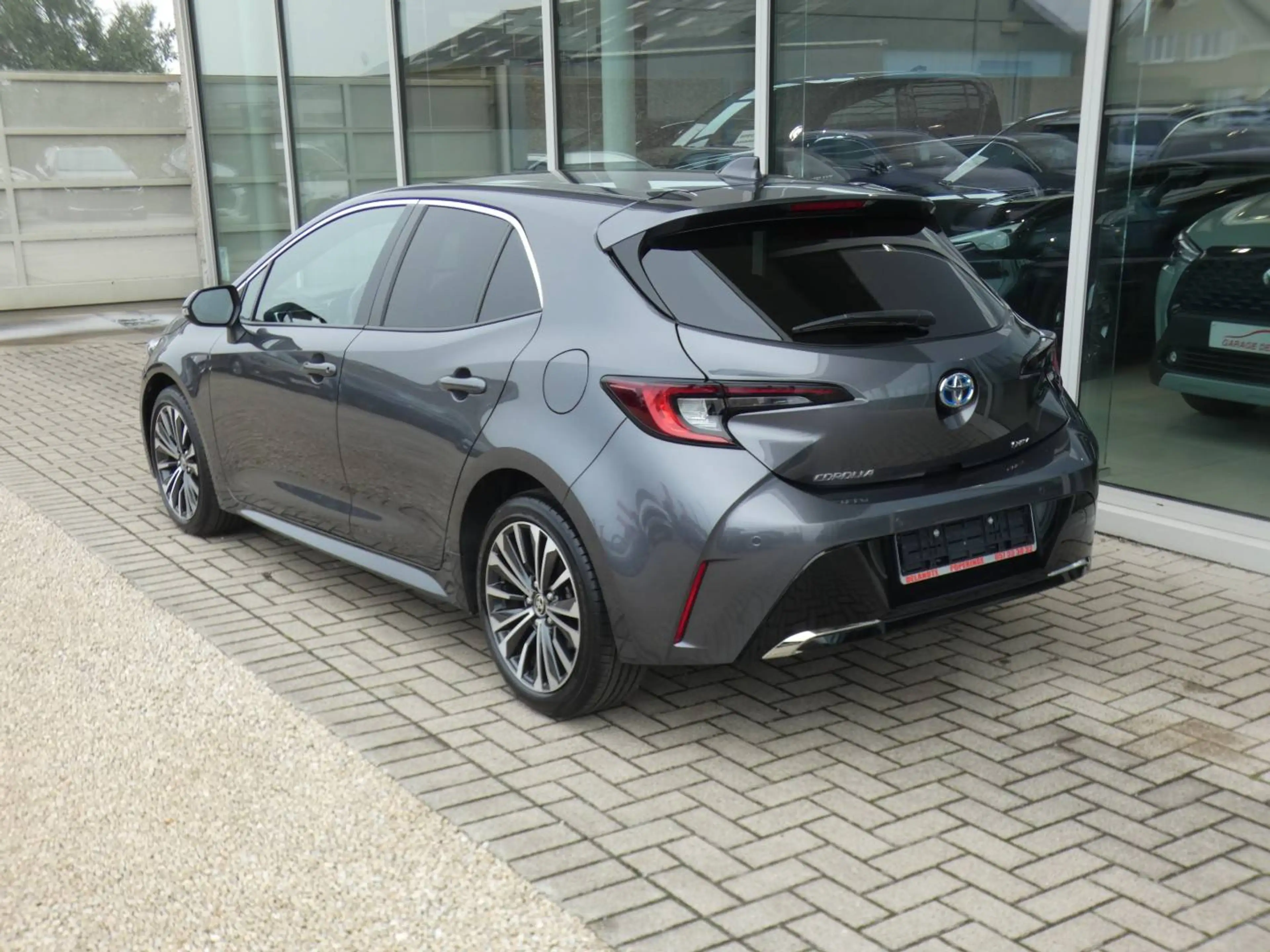 Toyota Corolla HB 1.8 Hybrid STYLE+TECH PACK 140pk +Dodehoek +Stuurwielverwarming +Zetelverwarming +Half leder +GPS — photo 5