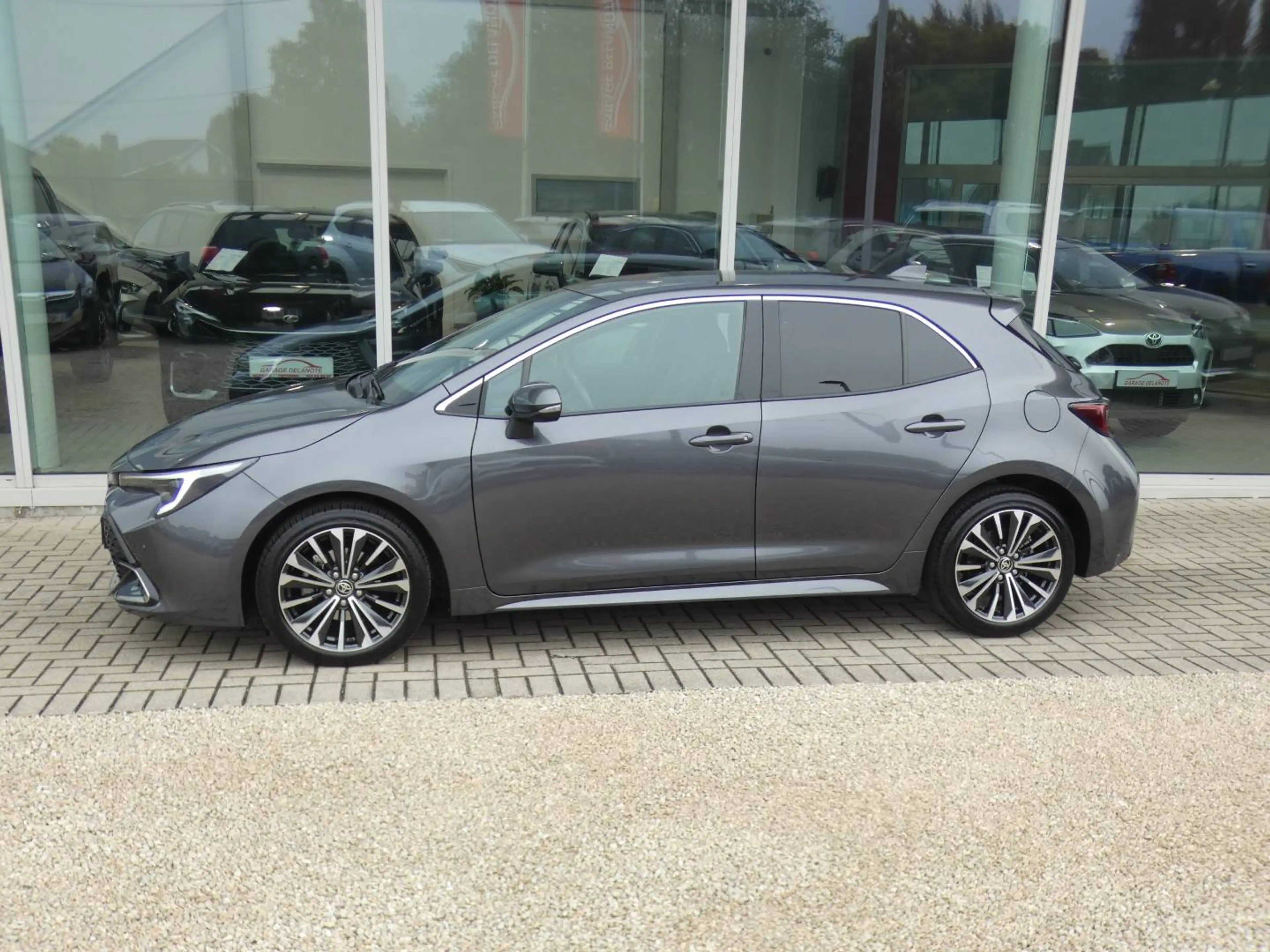 Toyota Corolla HB 1.8 Hybrid STYLE+TECH PACK 140pk +Dodehoek +Stuurwielverwarming +Zetelverwarming +Half leder +GPS — photo 4