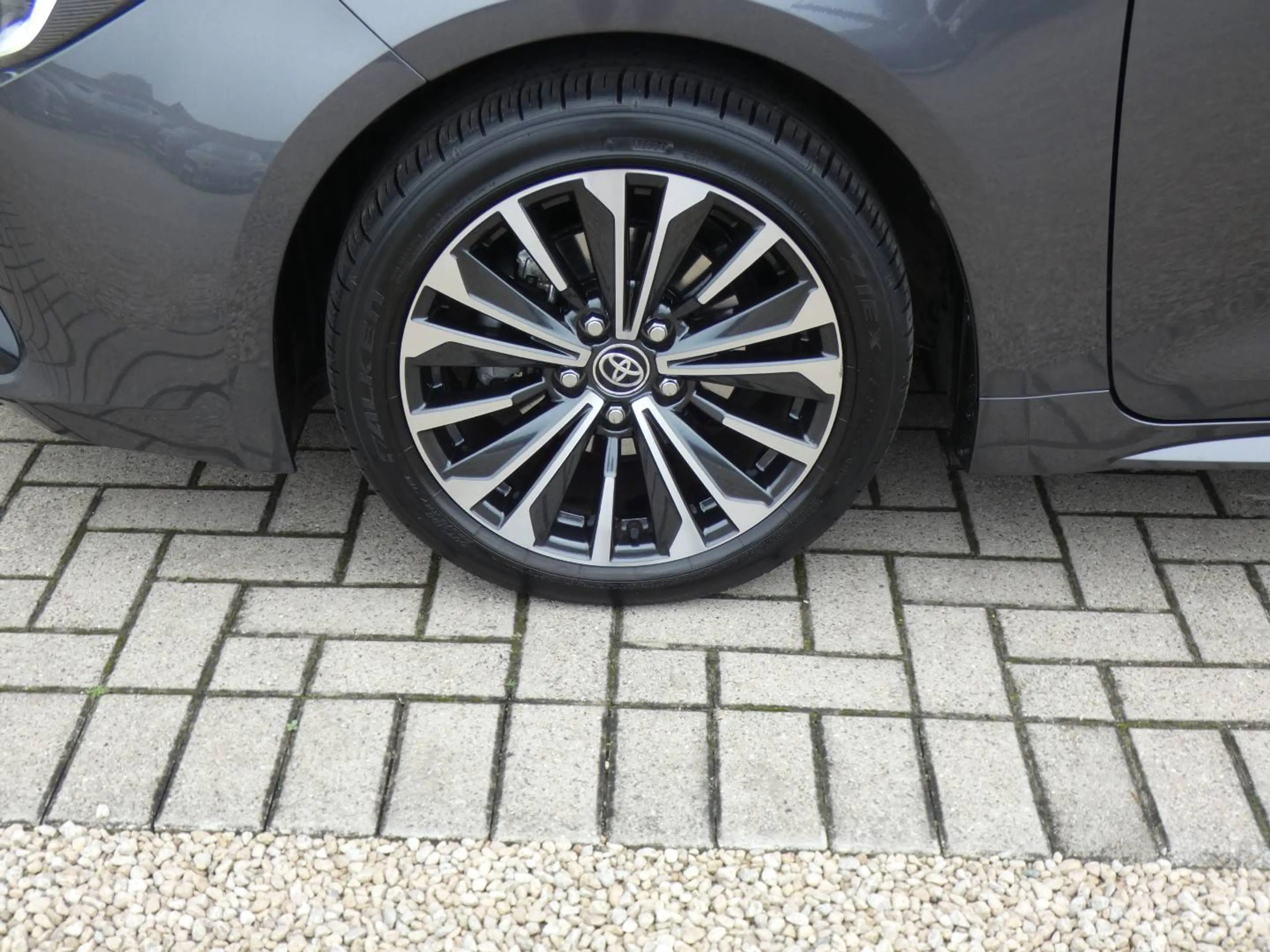 Toyota Corolla HB 1.8 Hybrid STYLE+TECH PACK 140pk +Dodehoek +Stuurwielverwarming +Zetelverwarming +Half leder +GPS — photo 6