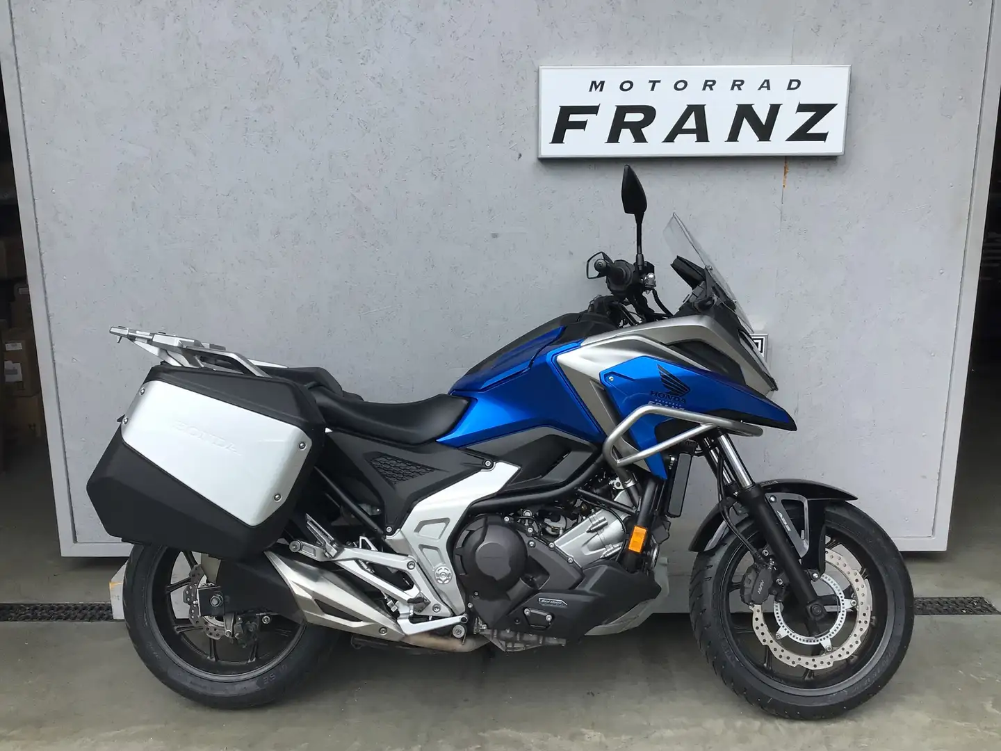 Honda NC 750 X DCT mit originalen Seitenkoffern & Sturzbügel Blau - 1
